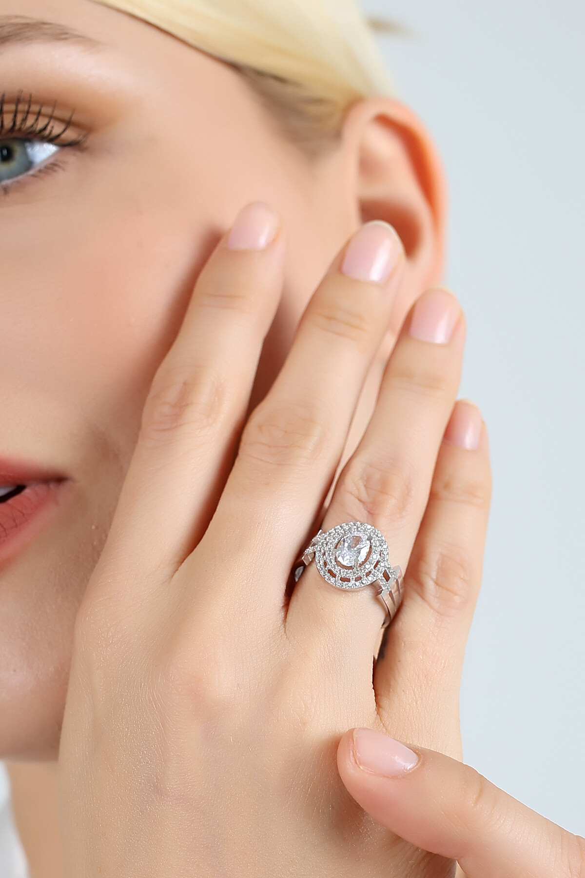 14 Ayar Altın Baget Taşlı Yüzük