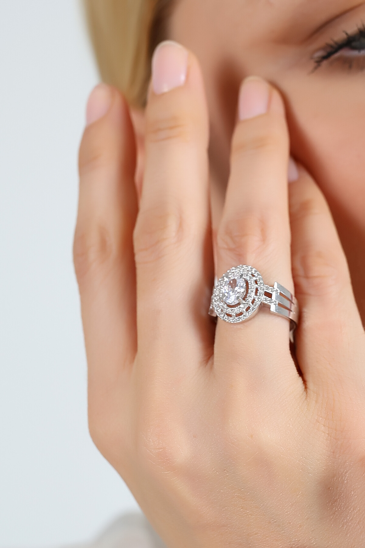 14 Ayar Altın Baget Taşlı Yüzük