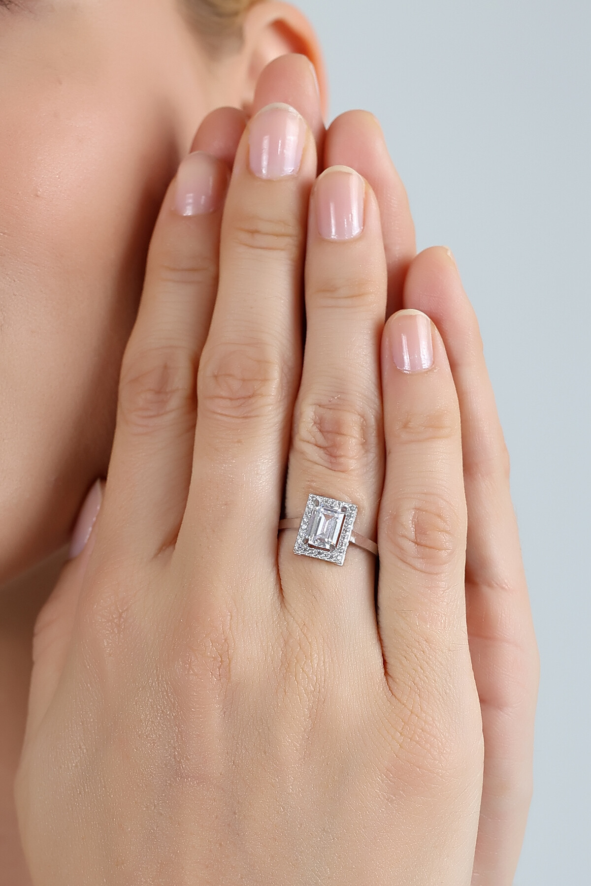 14 Ayar Altın Baget Taşlı Yüzük