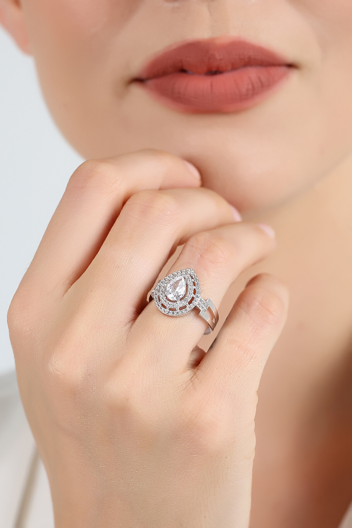 14 Ayar Altın Baget Taşlı Yüzük