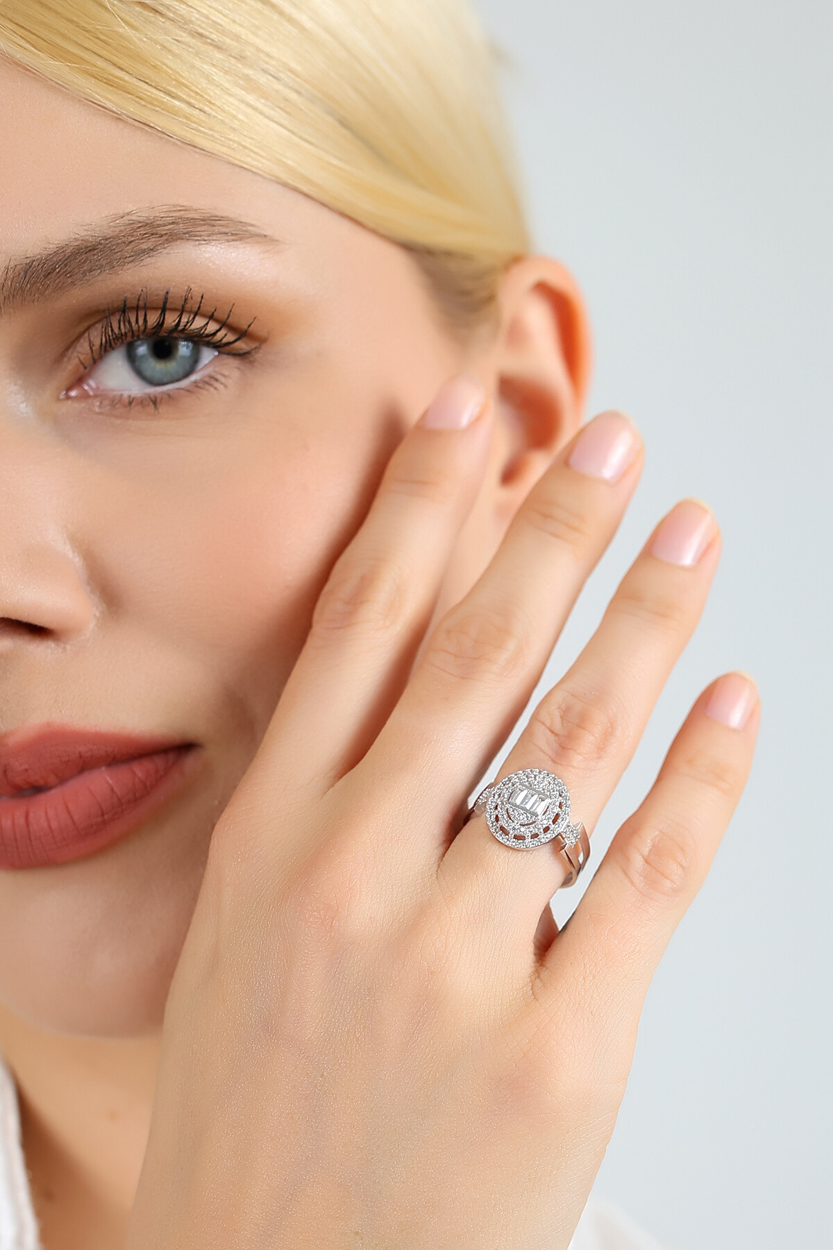 14 Ayar Altın Baget Taşlı Yüzük