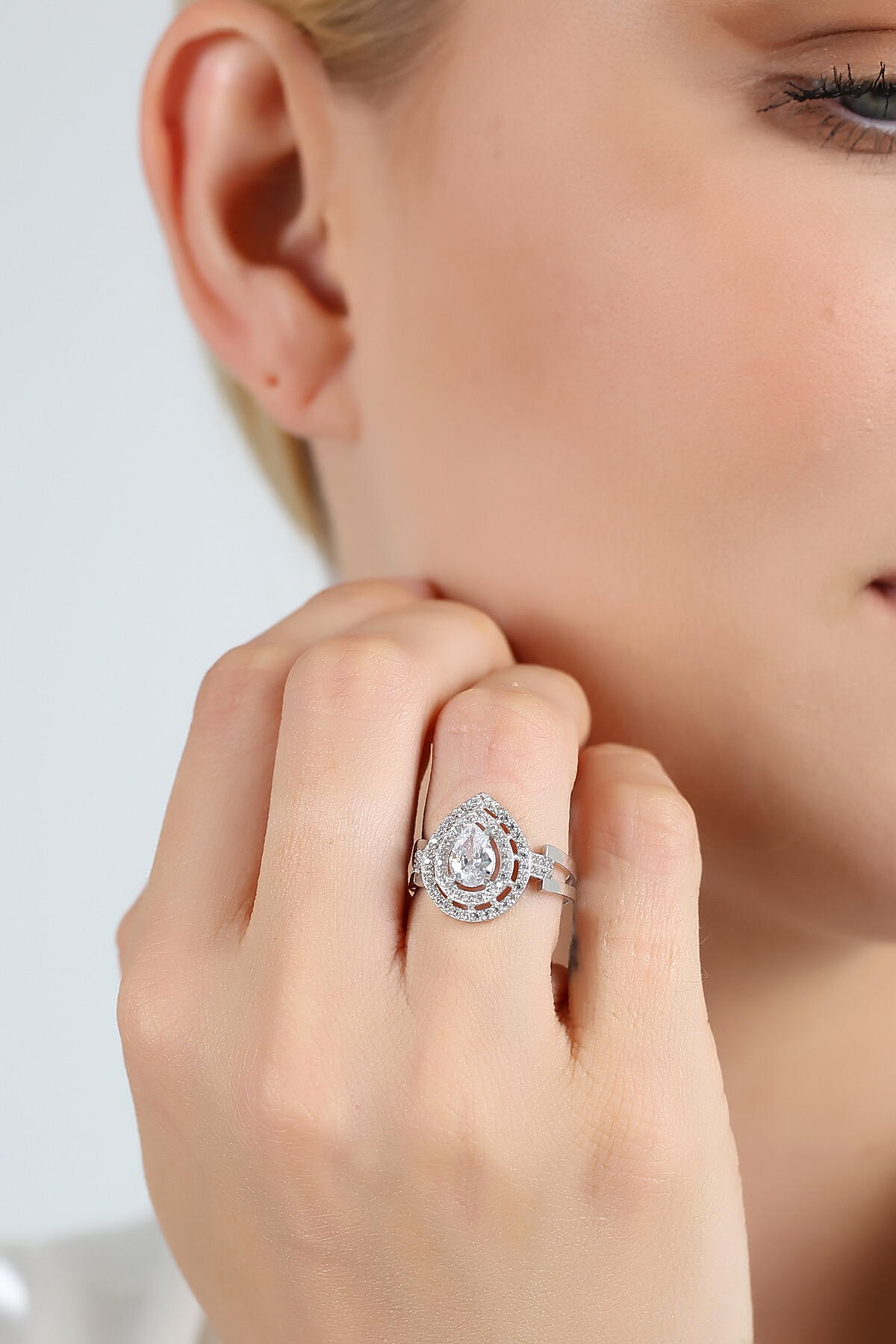 14 Ayar Altın Baget Taşlı Yüzük