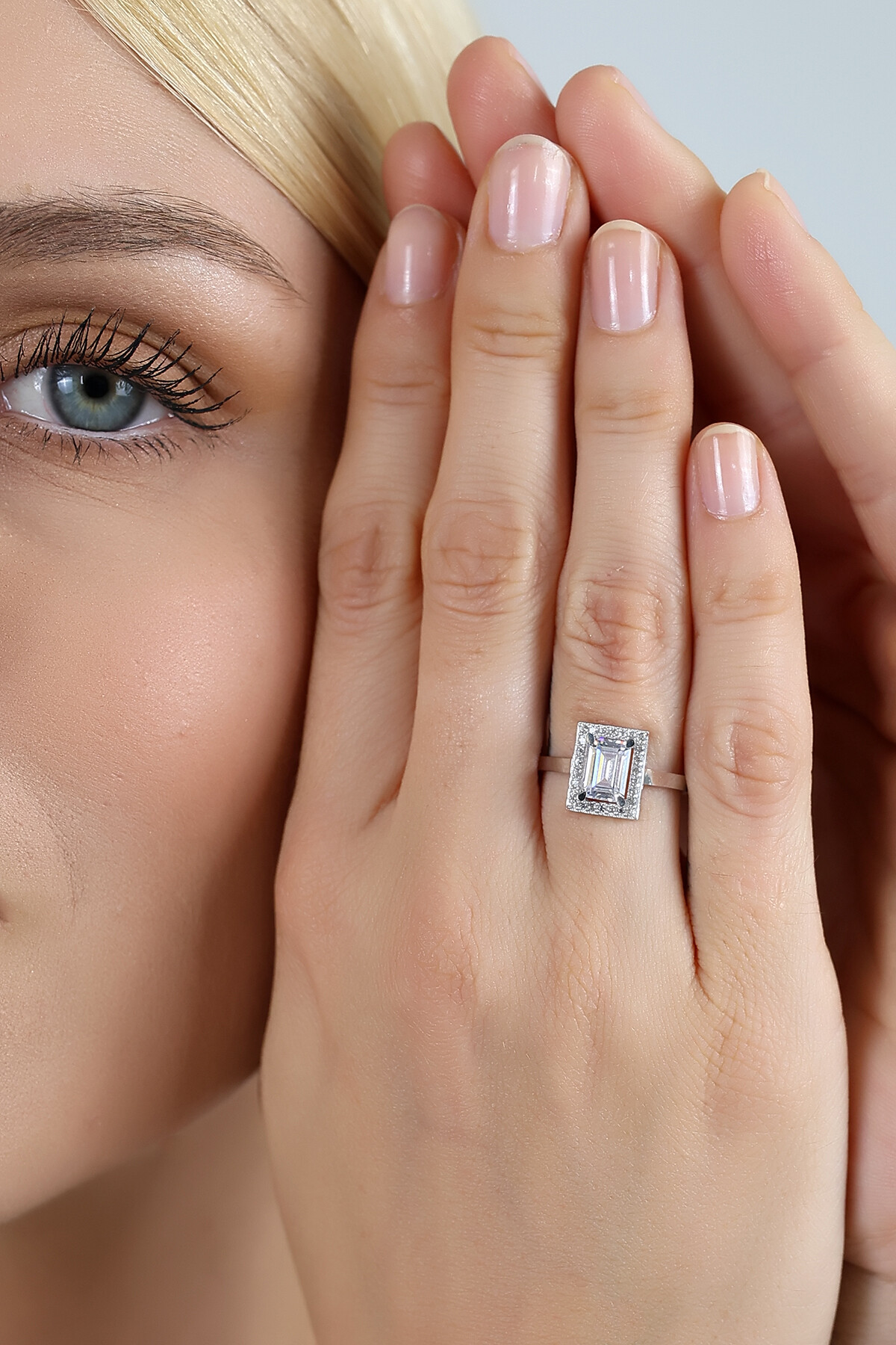 14 Ayar Altın Baget Taşlı Yüzük