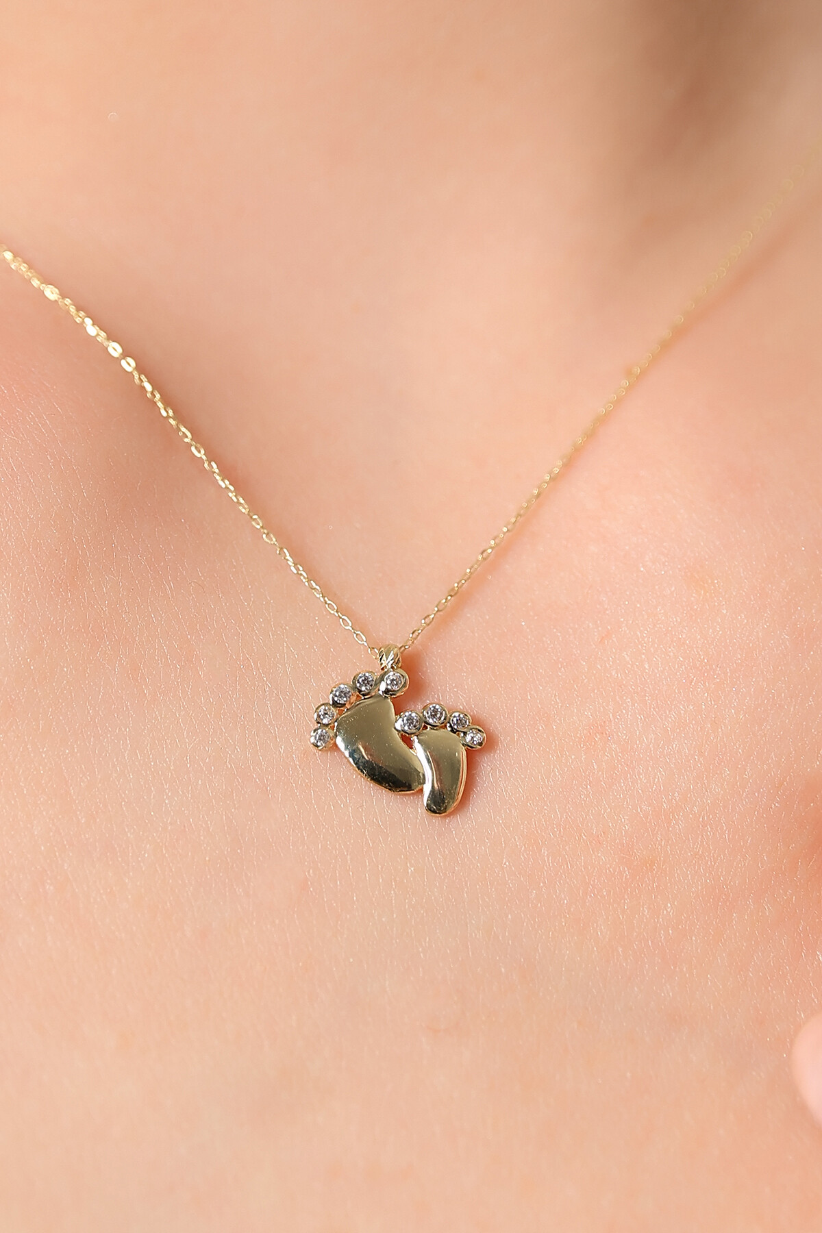 14 Ayar Altın Bebek Ayak Kolye