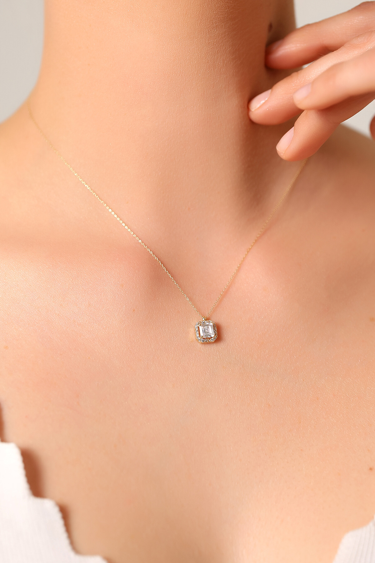 14 Ayar Altın Beyaz Baget Kolye