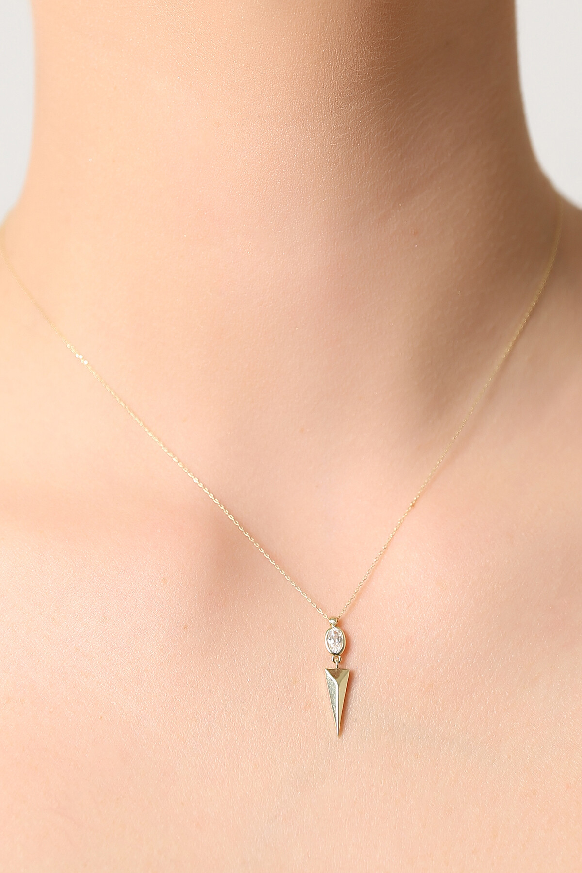 14 Ayar Altın Beyaz Taş Tasarım Kolye