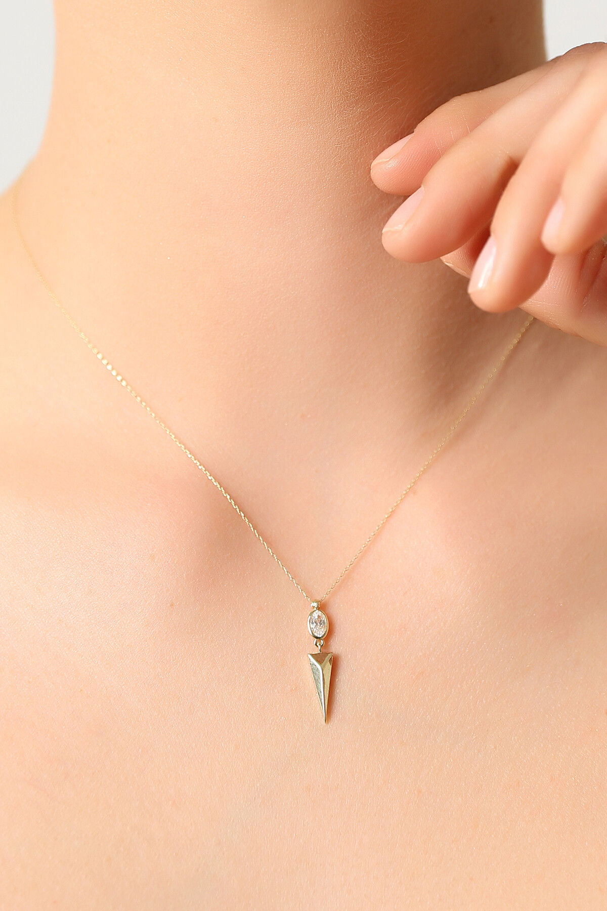 14 Ayar Altın Beyaz Taş Tasarım Kolye