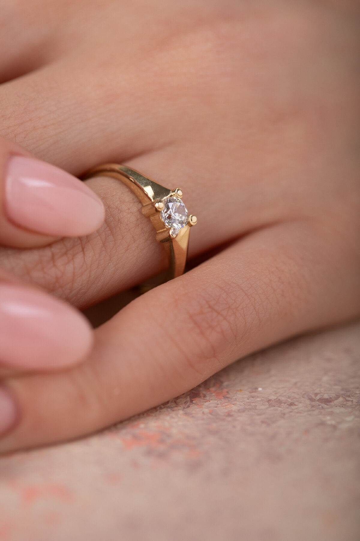 14 Ayar Altın Beyaz Taşlı Yüzük