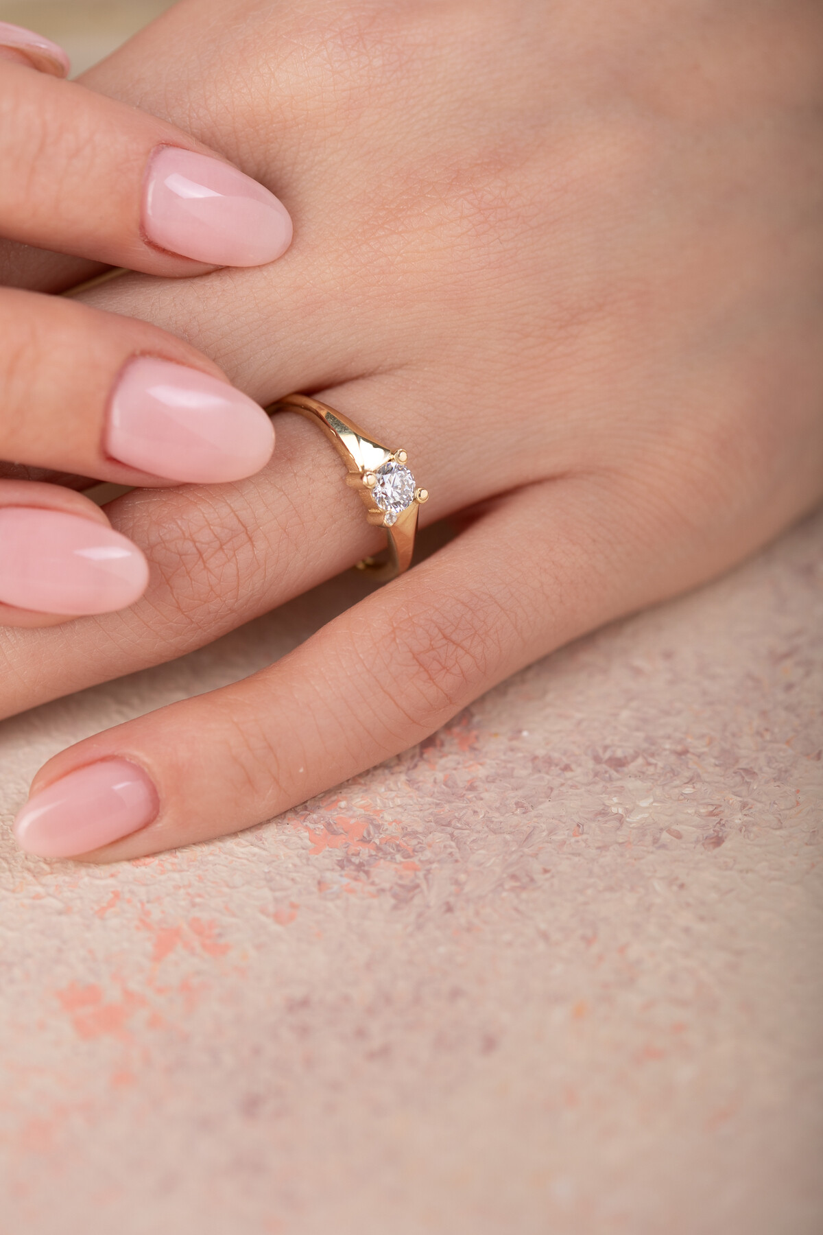 14 Ayar Altın Beyaz Taşlı Yüzük