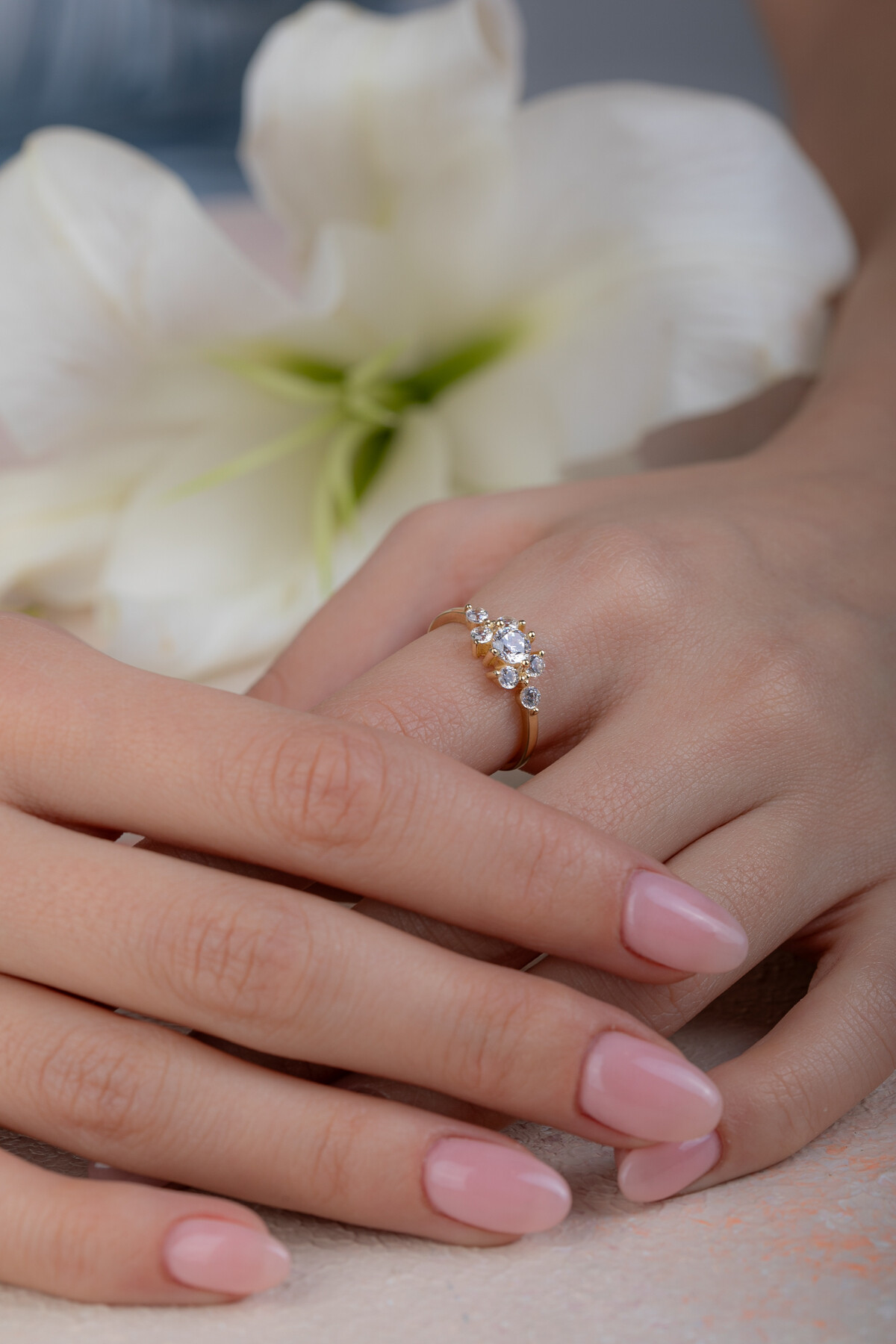 14 Ayar Altın Beyaz Taşlı Yüzük