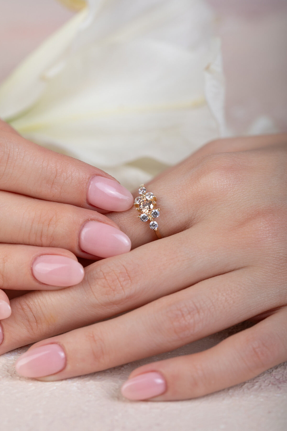 14 Ayar Altın Beyaz Taşlı Yüzük