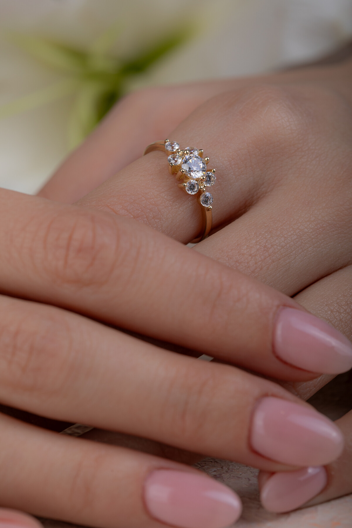 14 Ayar Altın Beyaz Taşlı Yüzük