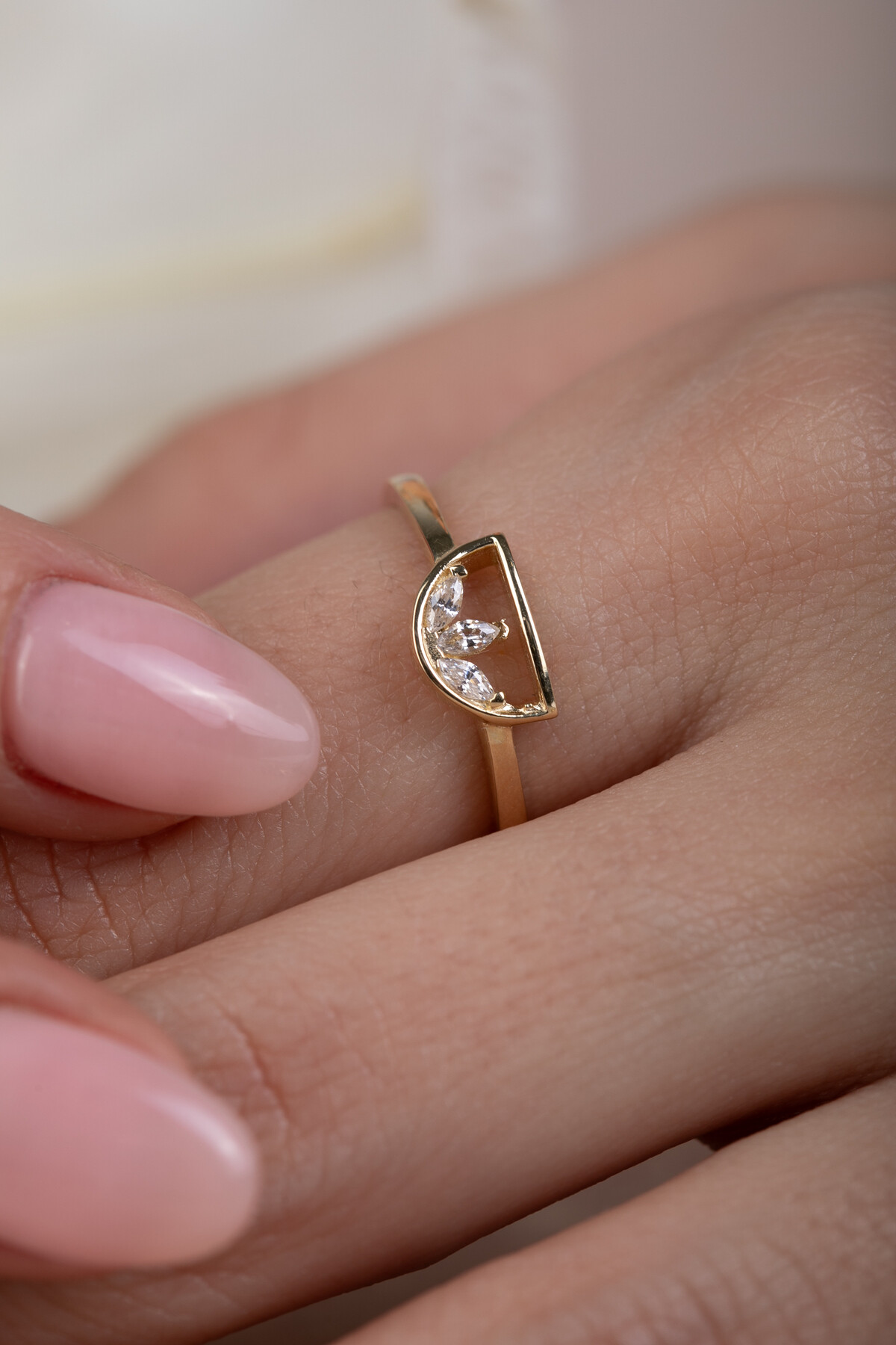 14 Ayar Altın Beyaz Taşlı Yüzük