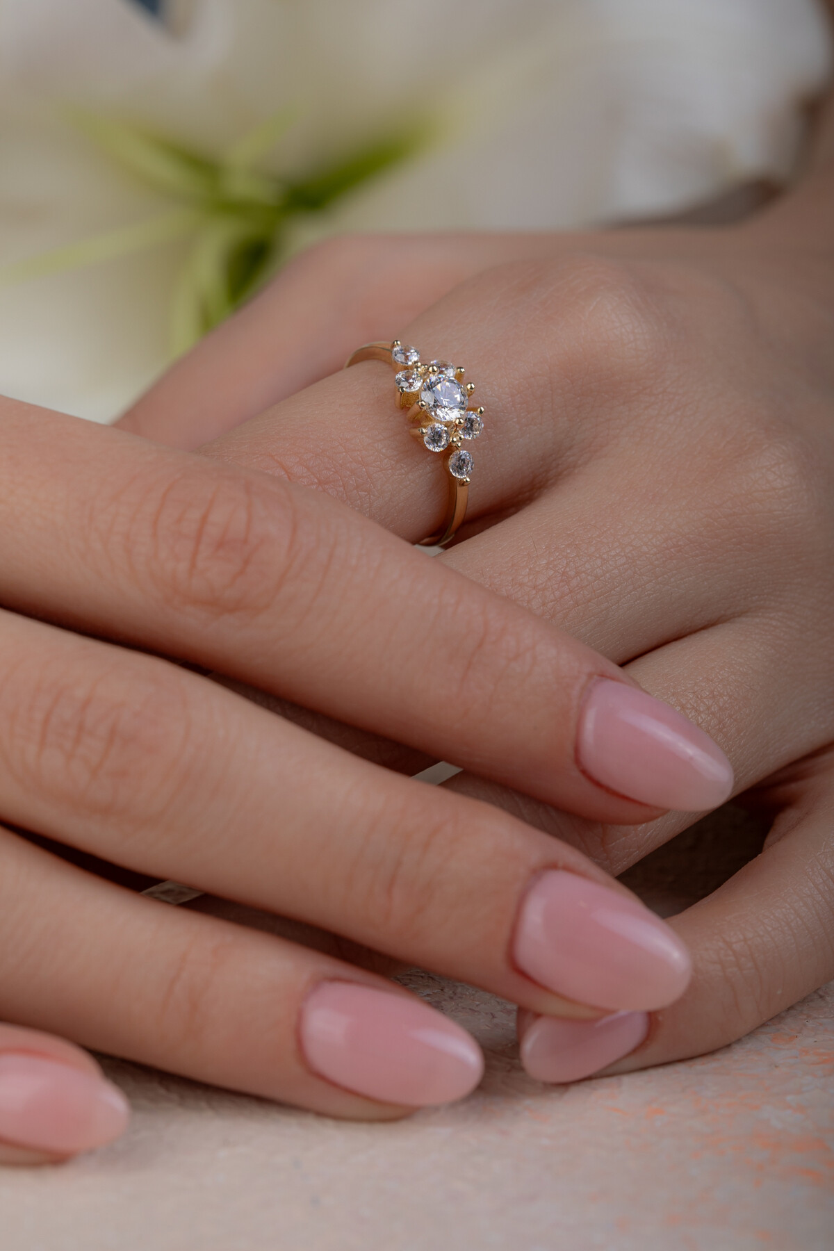 14 Ayar Altın Beyaz Taşlı Yüzük