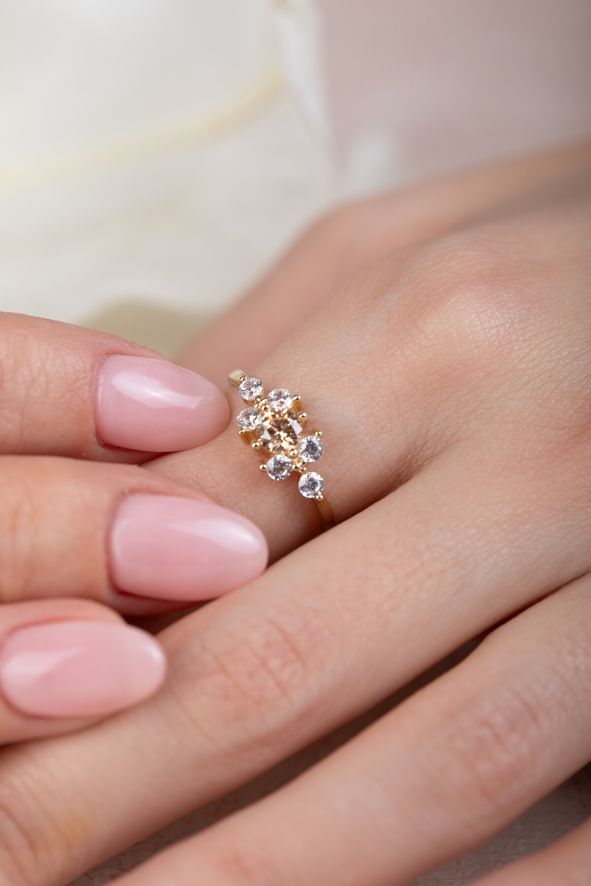 14 Ayar Altın Beyaz Taşlı Yüzük