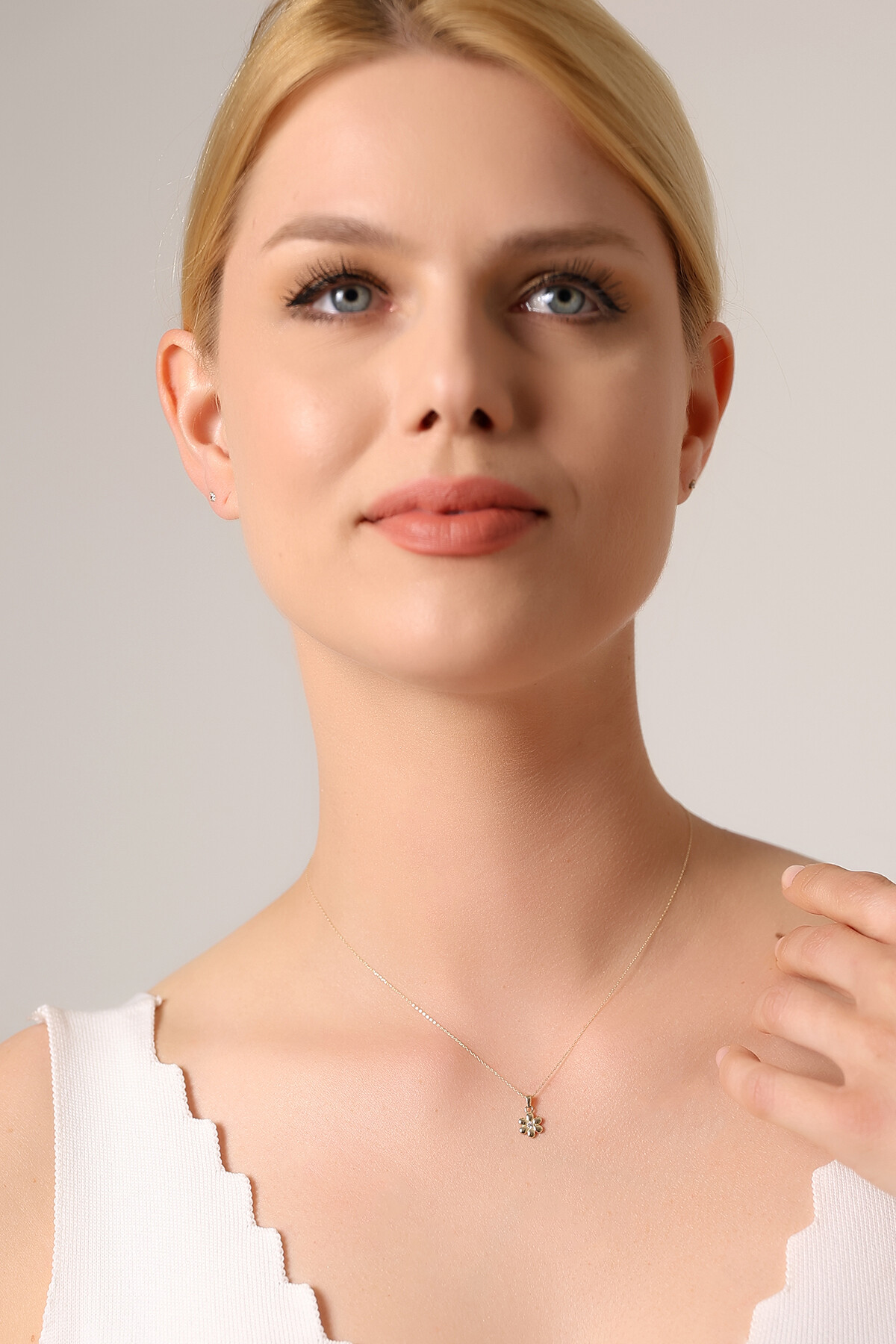 14 Ayar Altın Çiçek Kolye