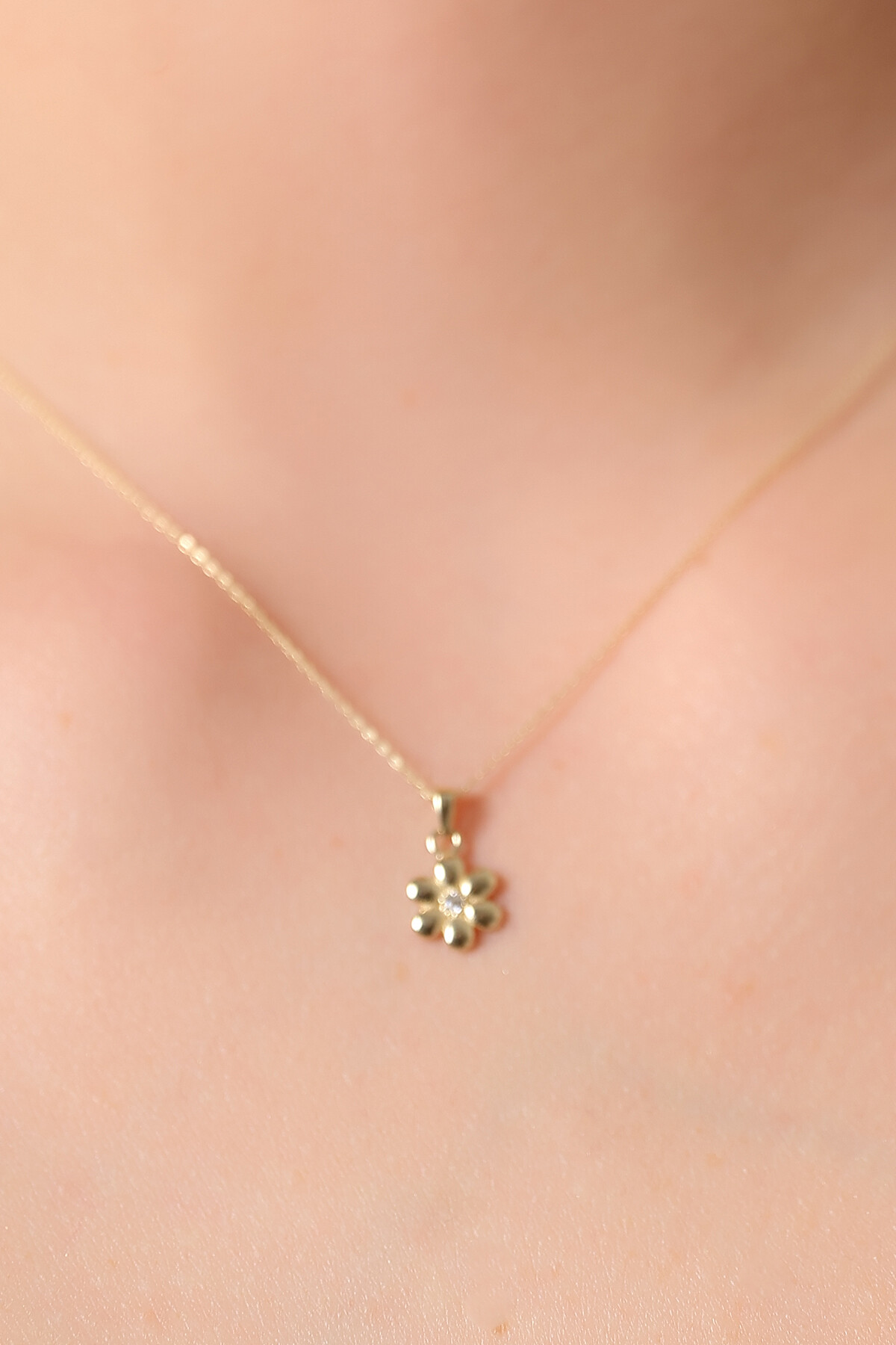 14 Ayar Altın Çiçek Kolye