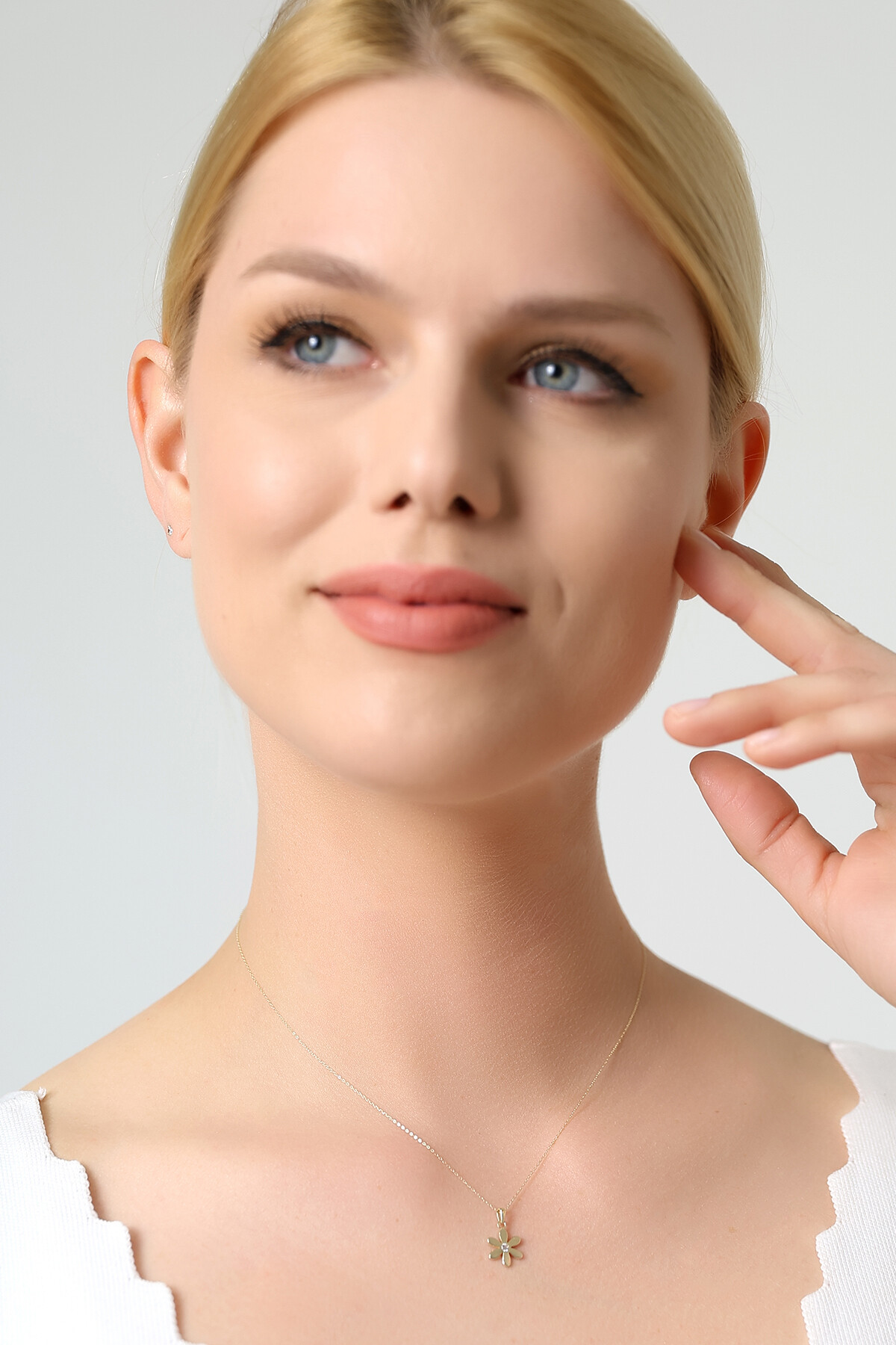 14 Ayar Altın Çiçek Kolye