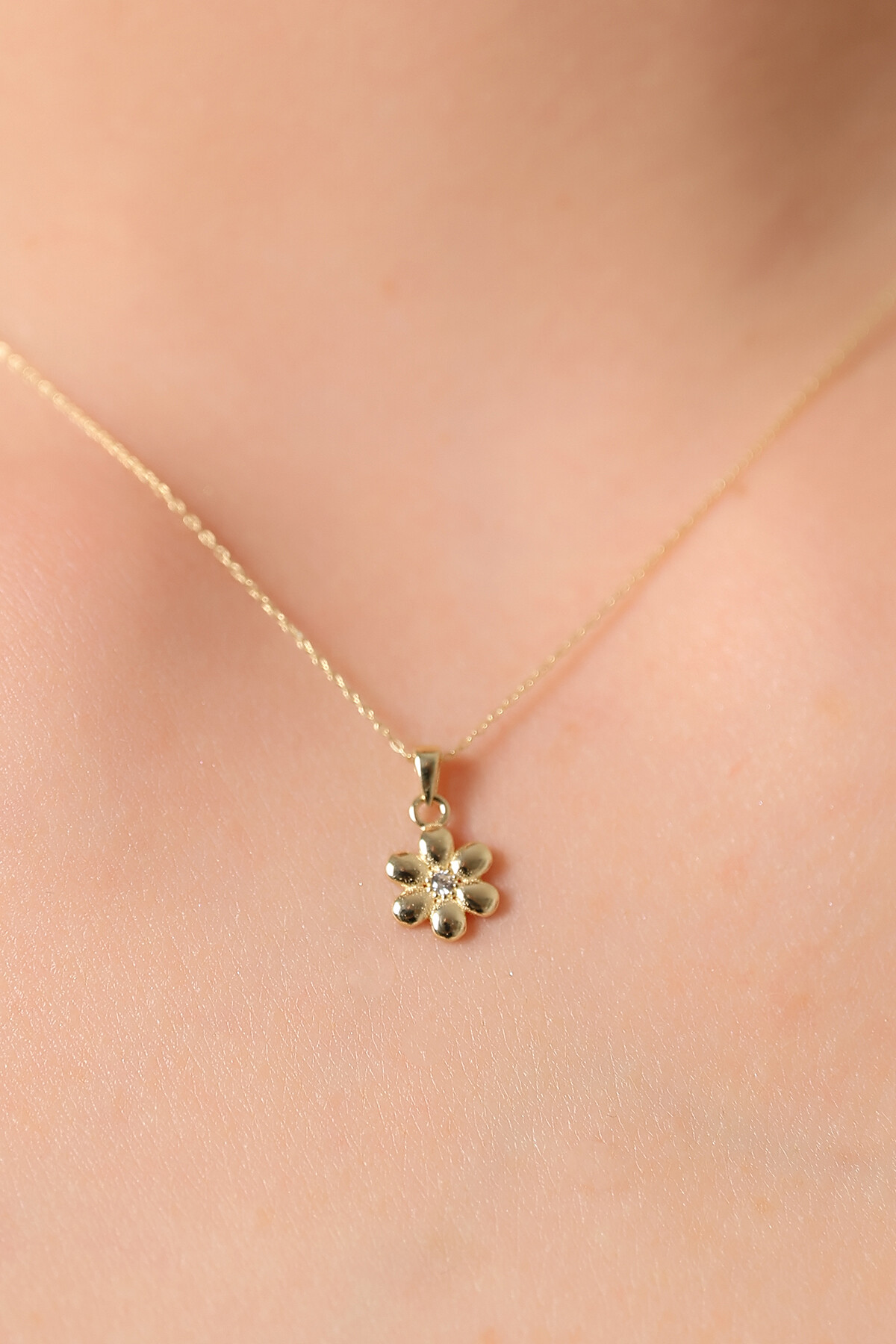14 Ayar Altın Çiçek Kolye