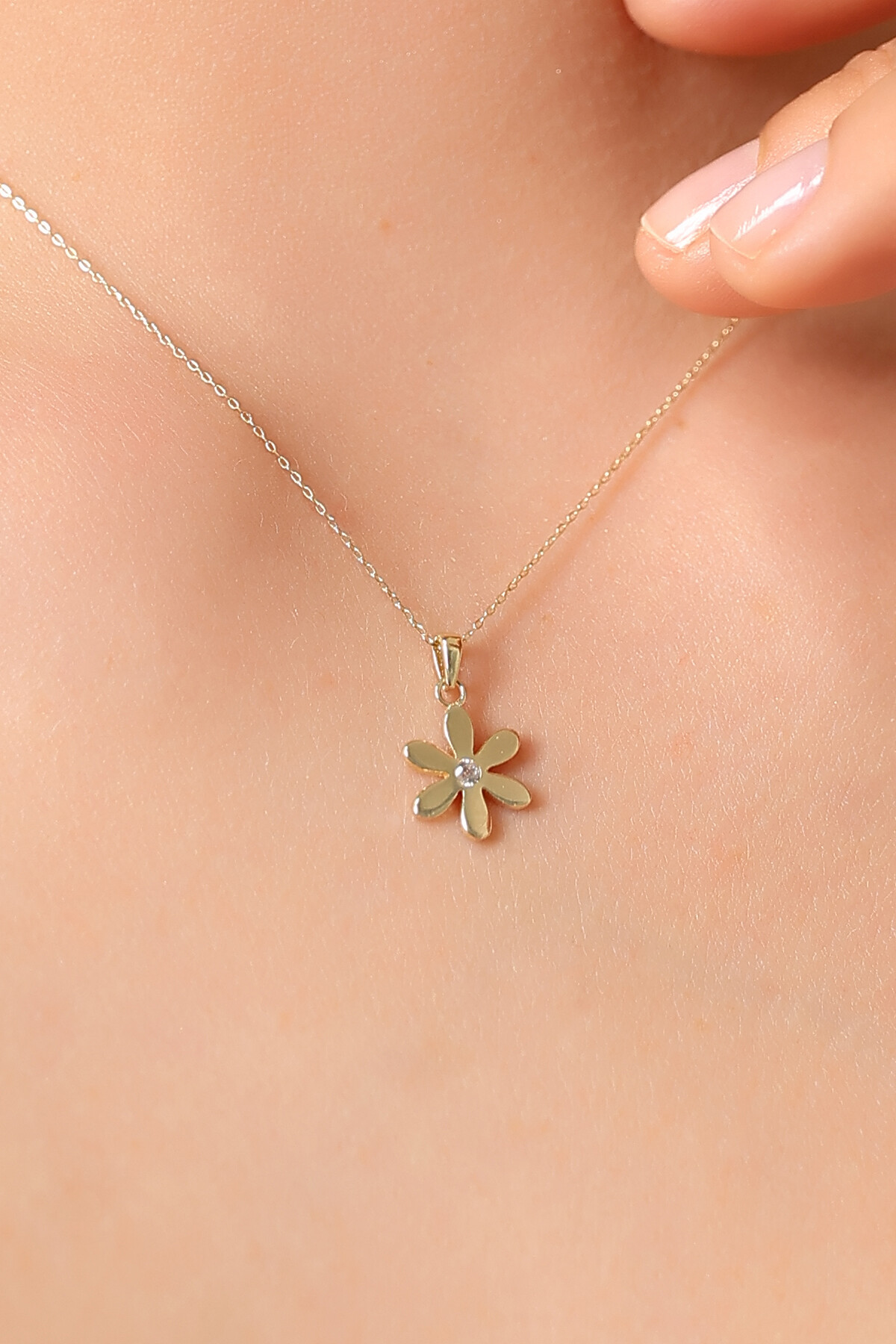 14 Ayar Altın Çiçek Kolye