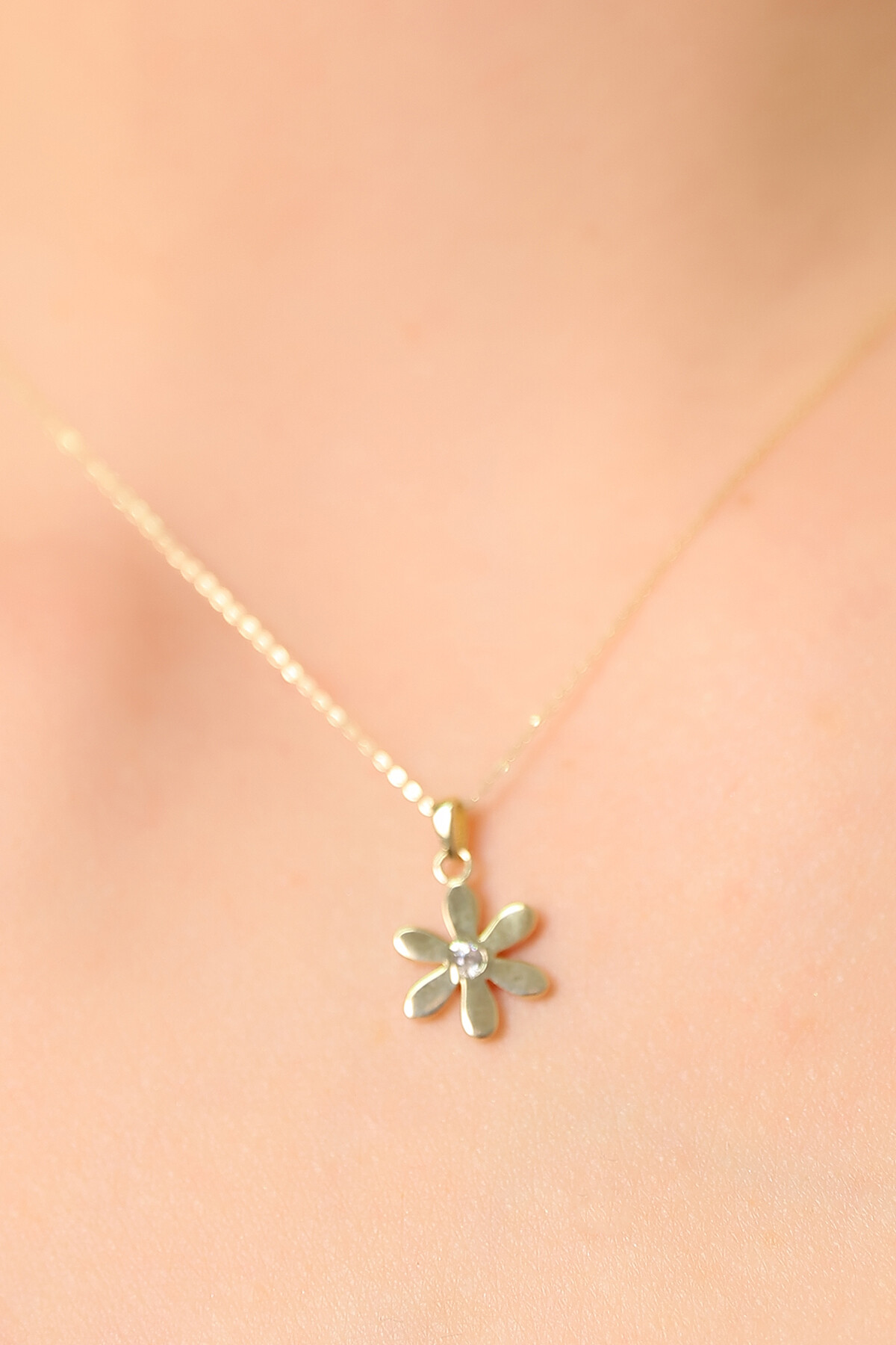 14 Ayar Altın Çiçek Kolye