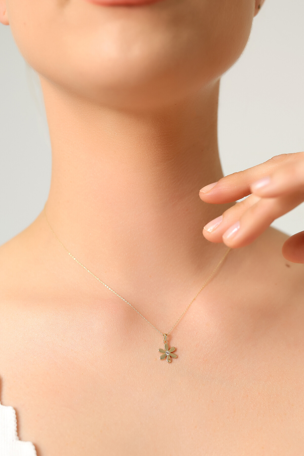 14 Ayar Altın Çiçek Kolye