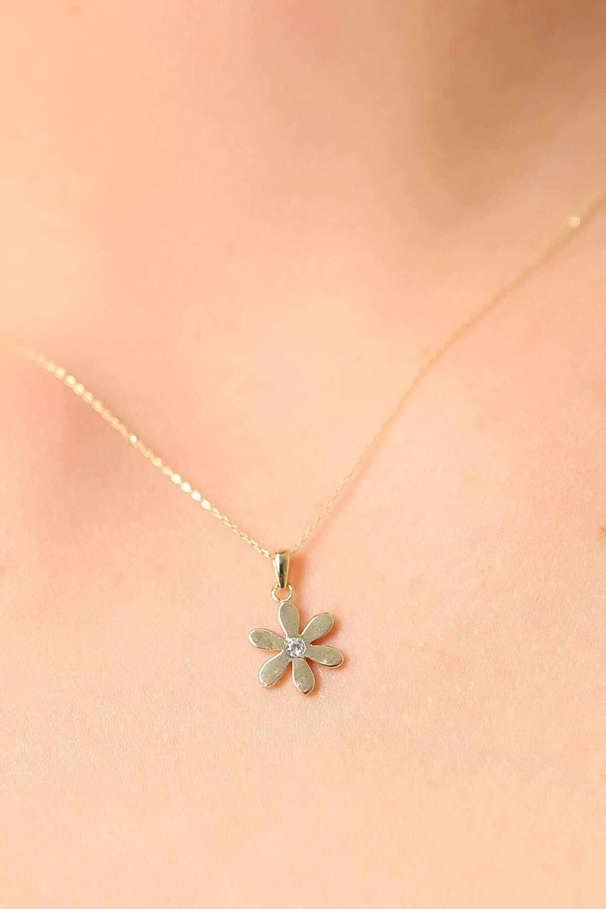 14 Ayar Altın Çiçek Kolye