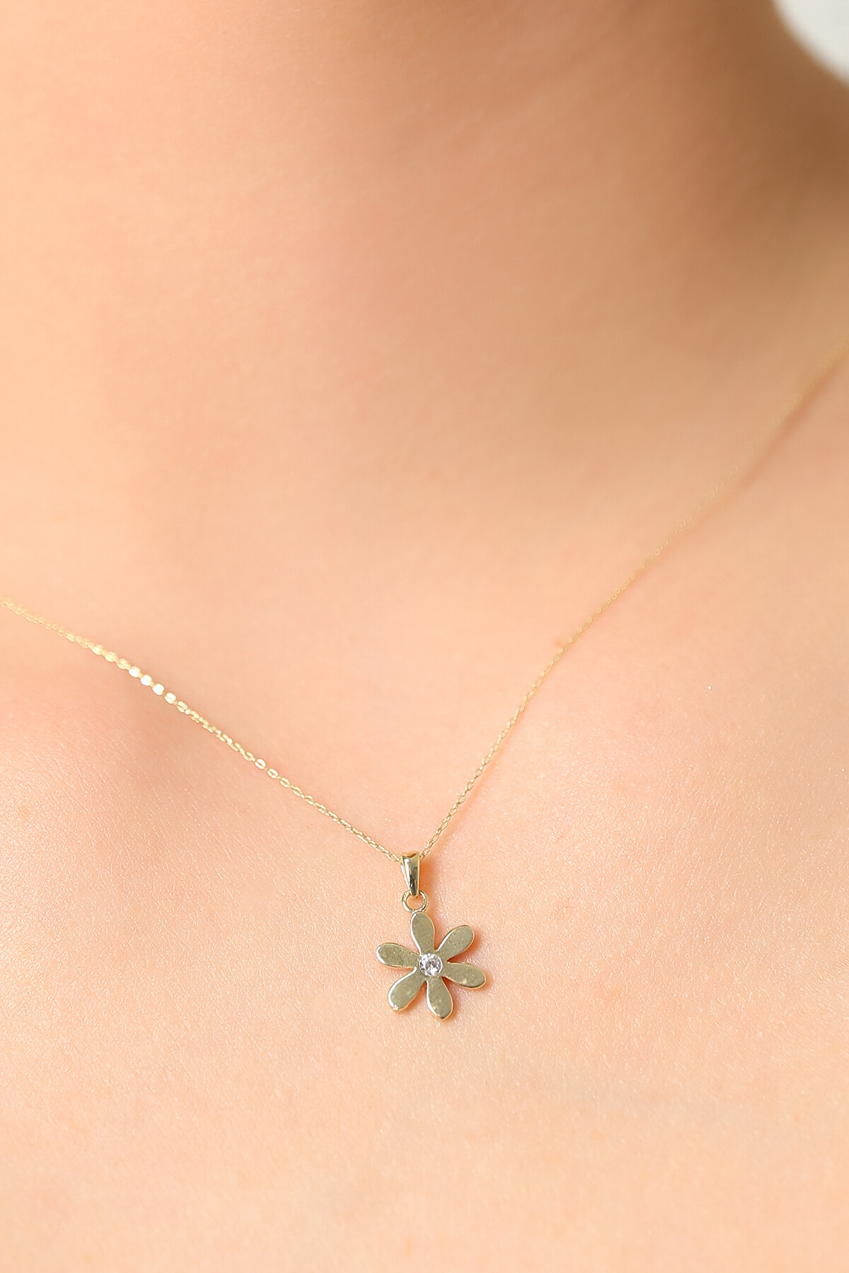 14 Ayar Altın Çiçek Kolye