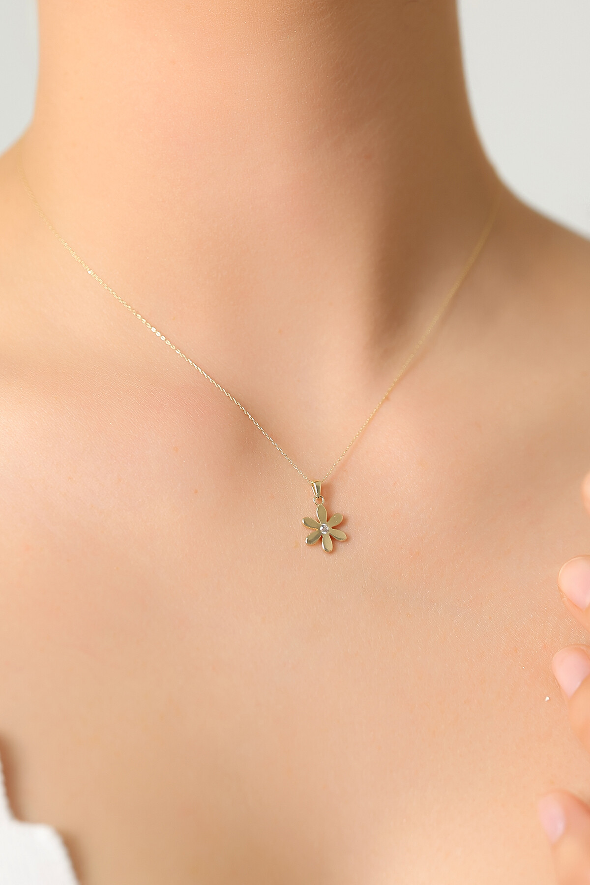 14 Ayar Altın Çiçek Kolye