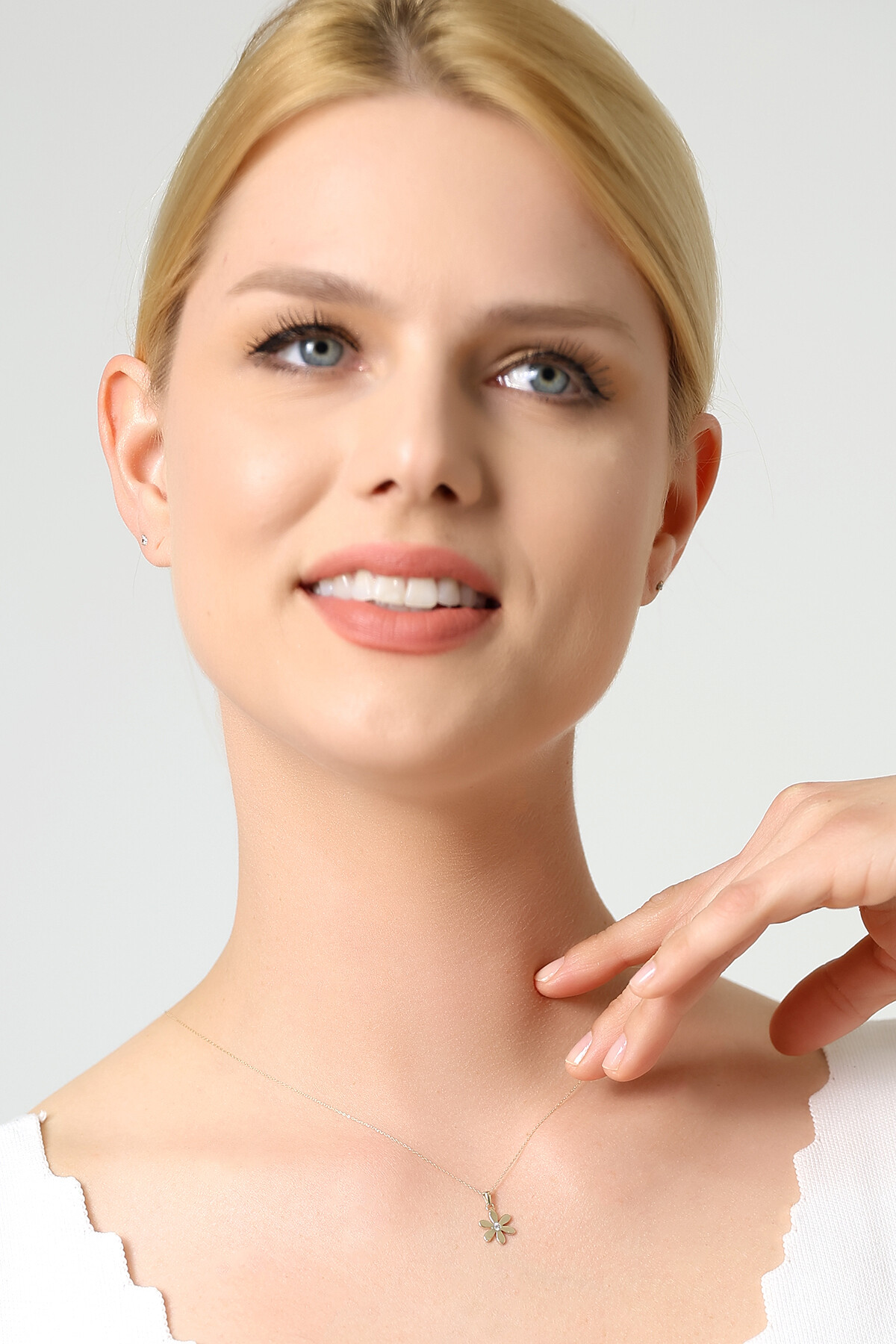 14 Ayar Altın Çiçek Kolye