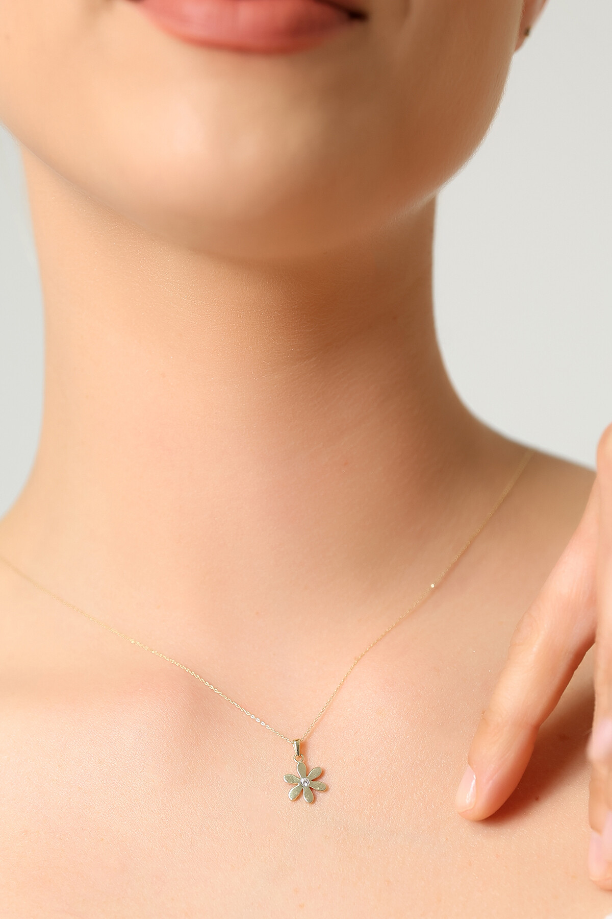 14 Ayar Altın Çiçek Kolye