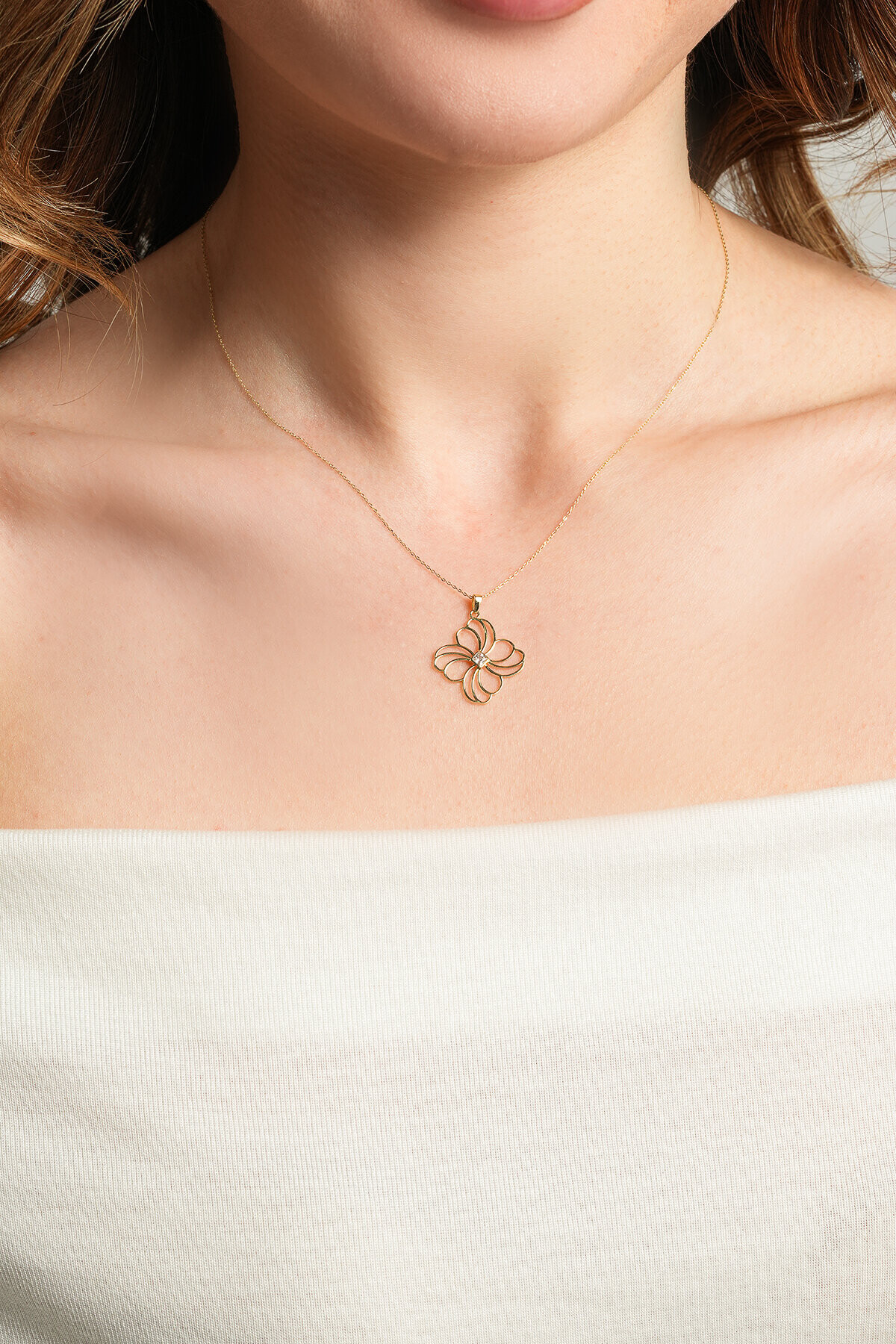 14 Ayar Altın Çiçek Kolye