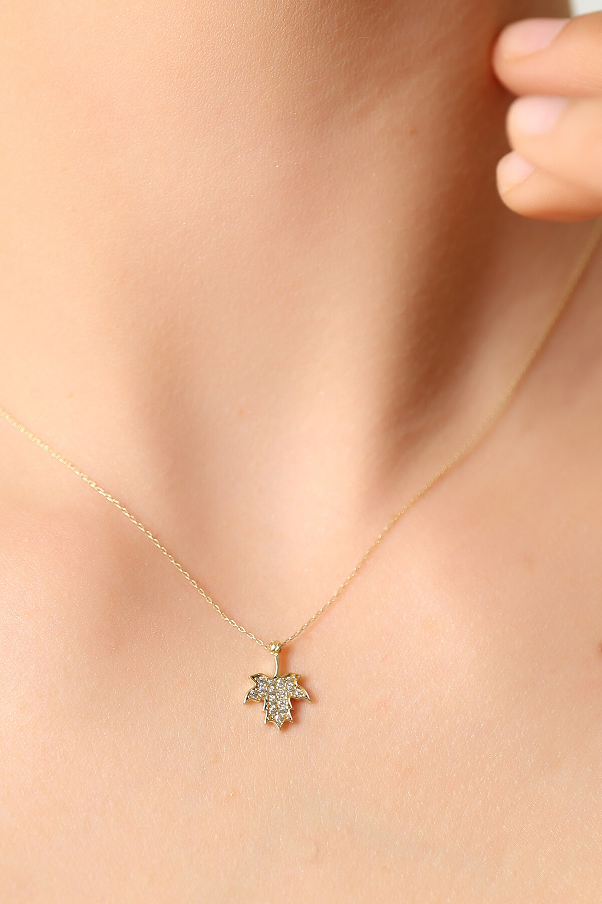 14 Ayar Altın Çınar Yaprağı Kolye