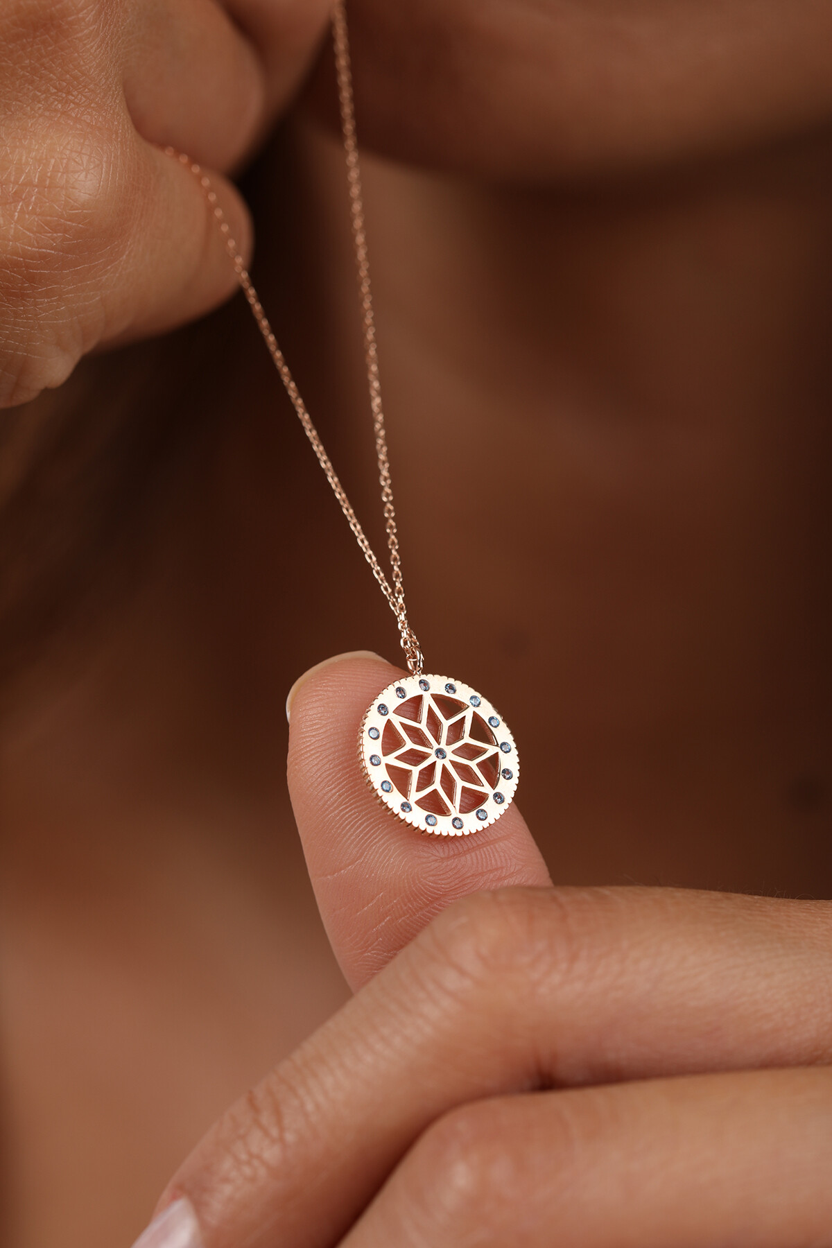 14 Ayar Altın Daire Lotus Kolye