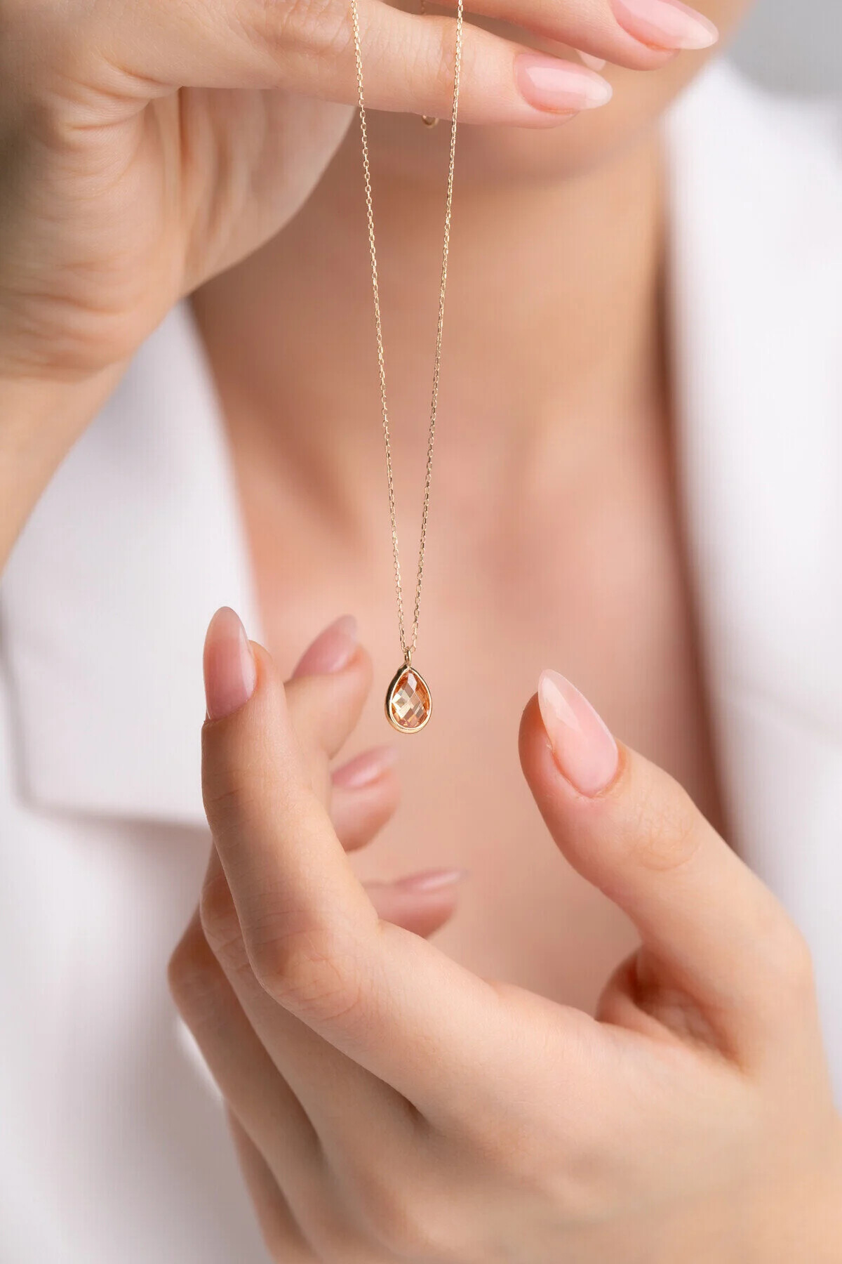 14 Ayar Altın Damla Taş Yeşil Kolye