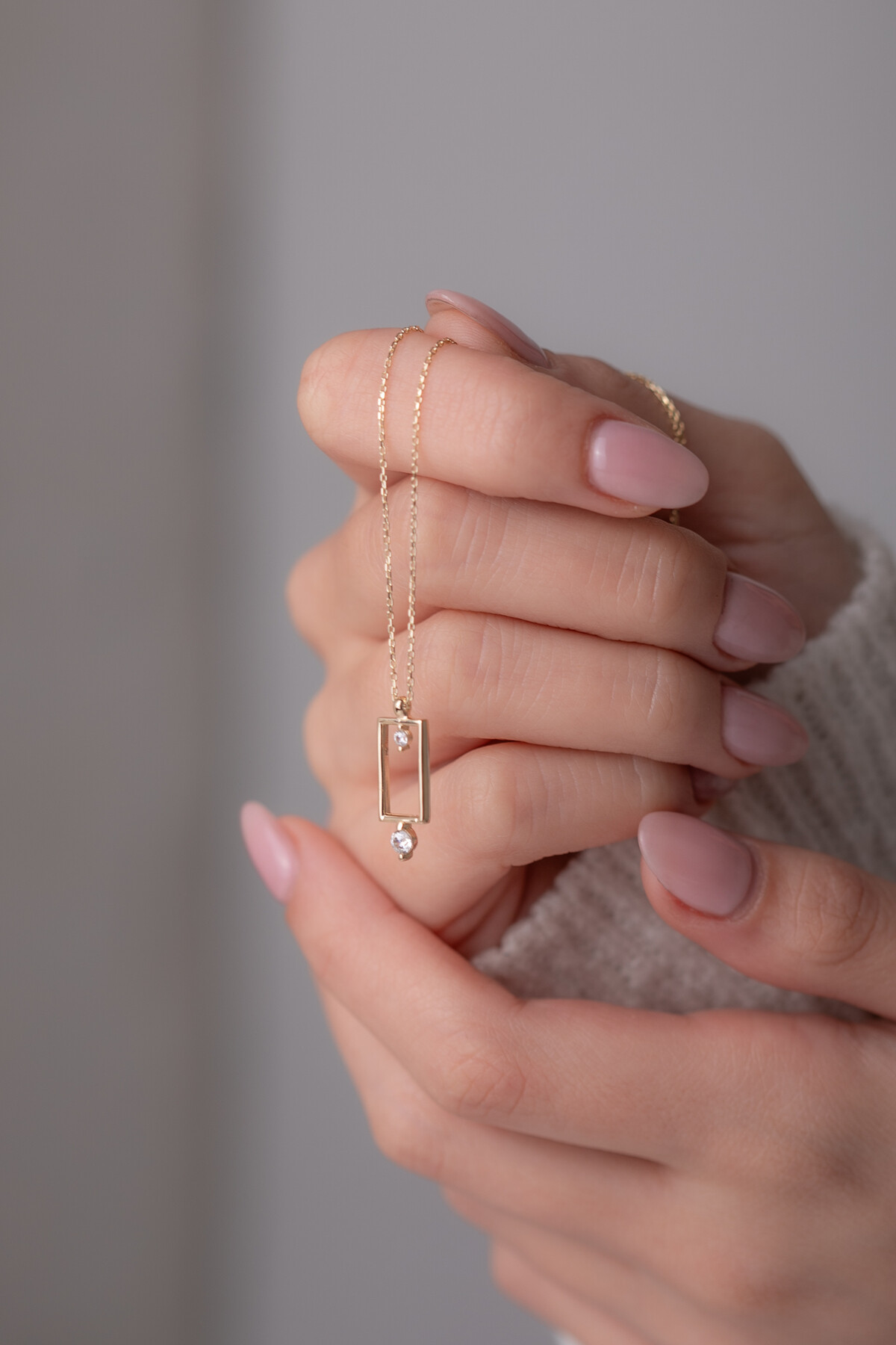 14 Ayar Altın Dikdörtgen Kolye