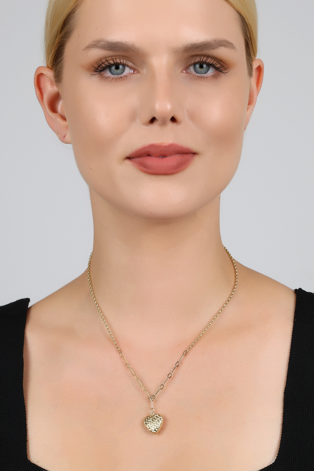 14 Ayar Altın Dokulu Tasarım Zincirli Kalp Kolye