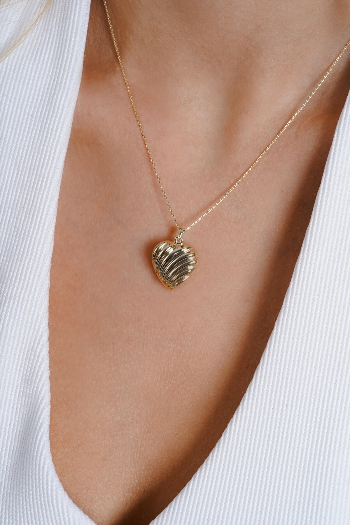 14 Ayar Altın Dokulu Tasarım Zincirli Kalp Kolye