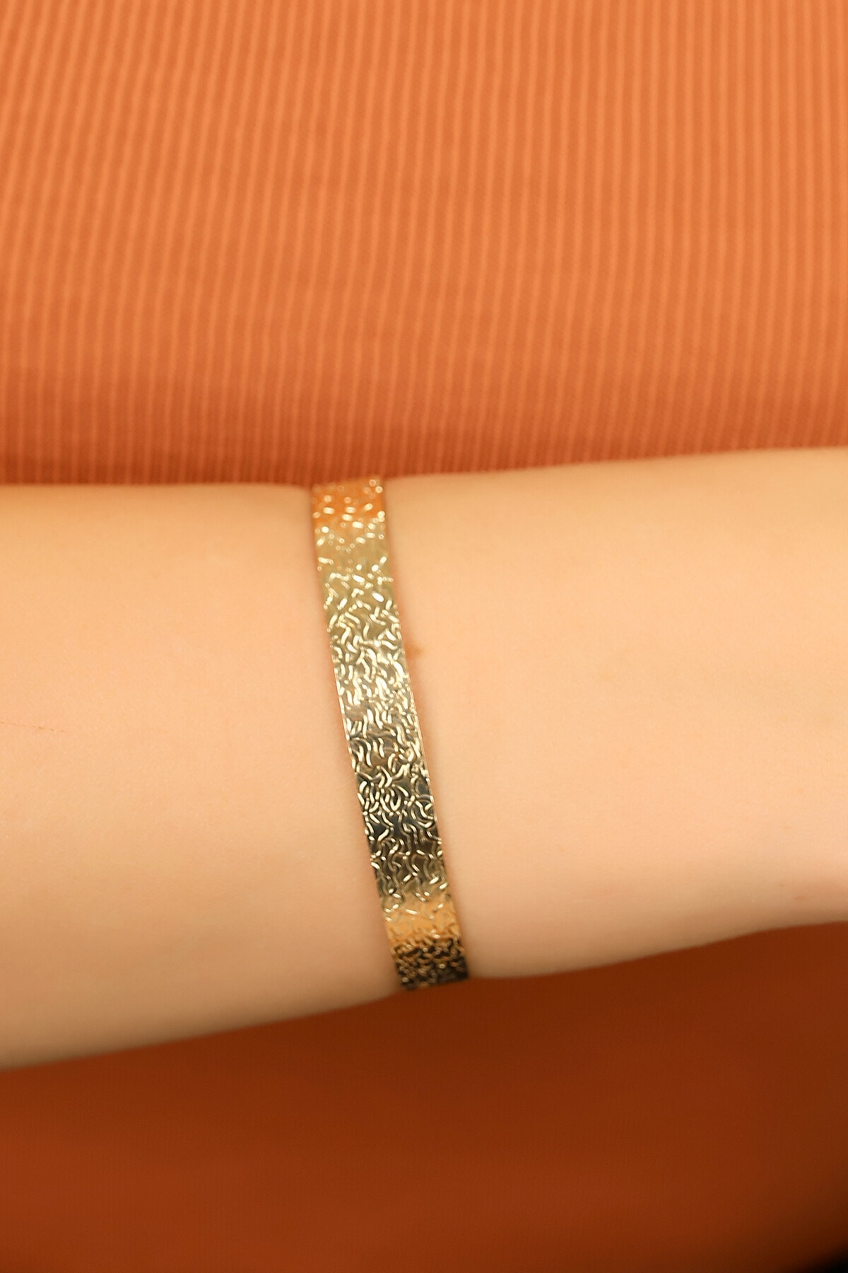 14 Ayar Altın Dövme Kelepçe