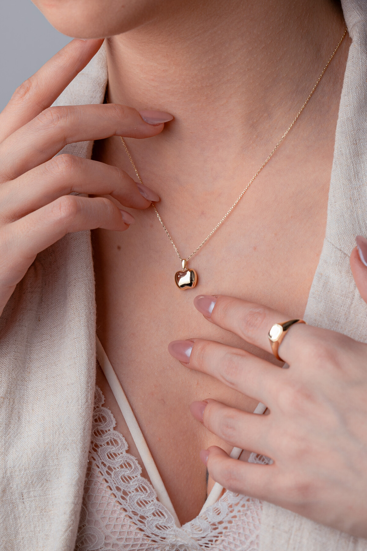 14 Ayar Altın Elma Kolye