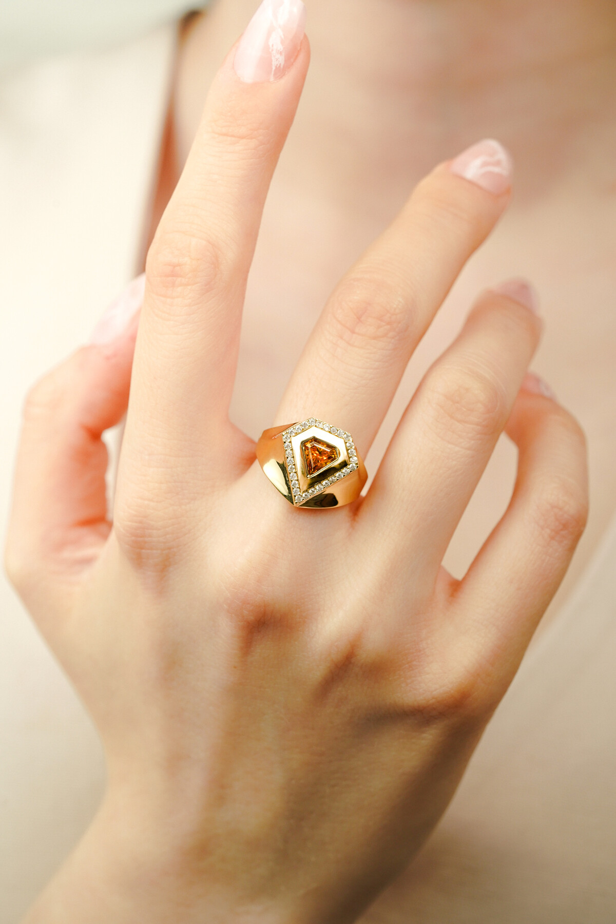 14 Ayar Altın Elmas Kesim Taşlı Yüzük