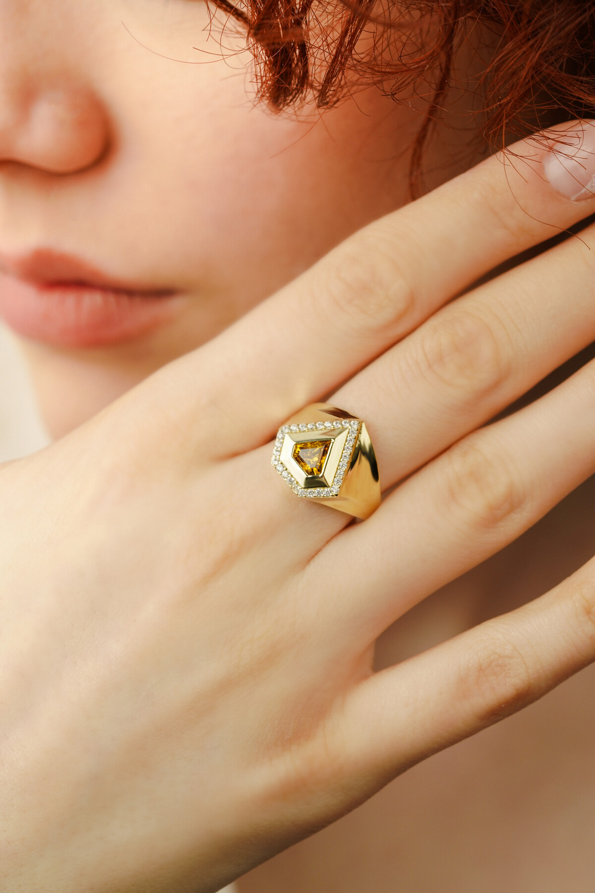 14 Ayar Altın Elmas Kesim Taşlı Yüzük