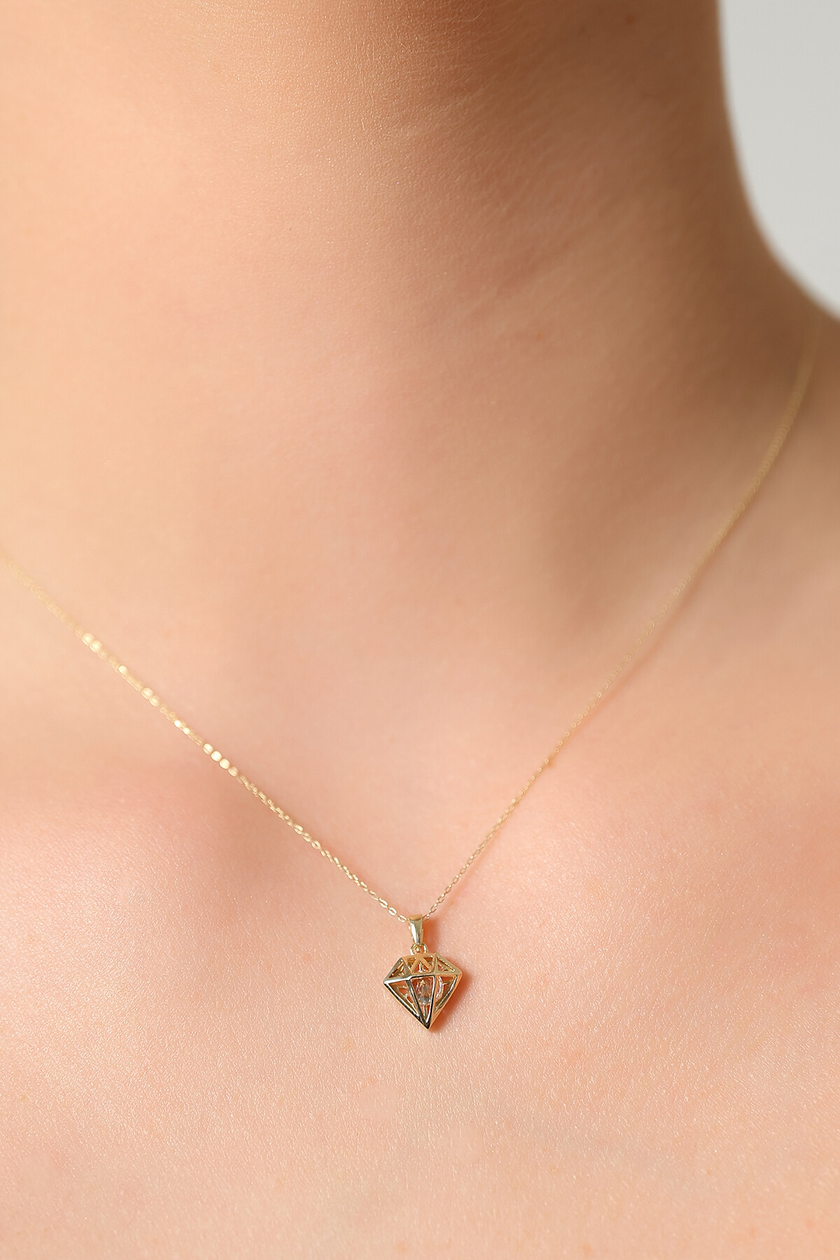 14 Ayar Altın Elmas Model Kolye