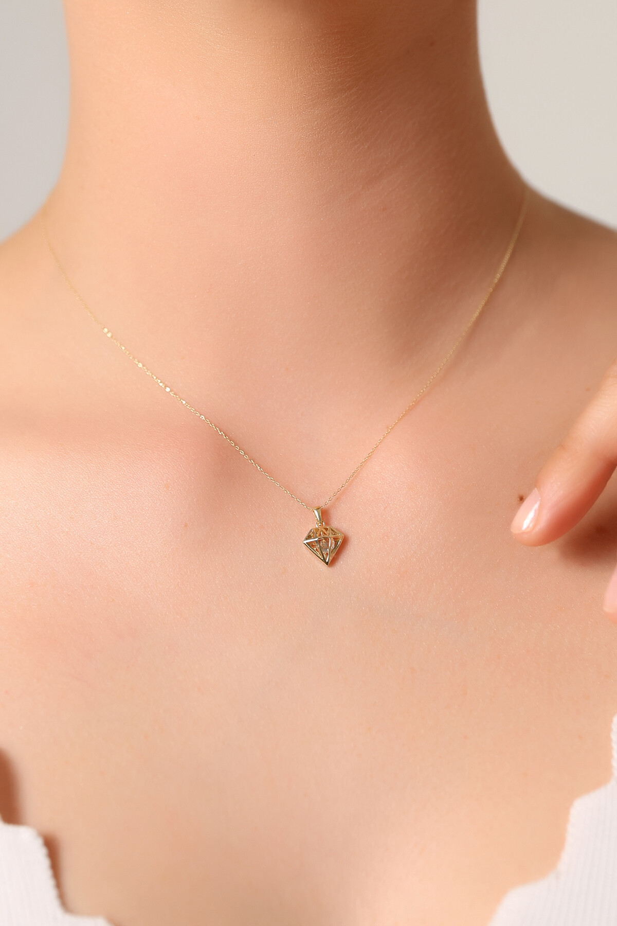 14 Ayar Altın Elmas Model Kolye