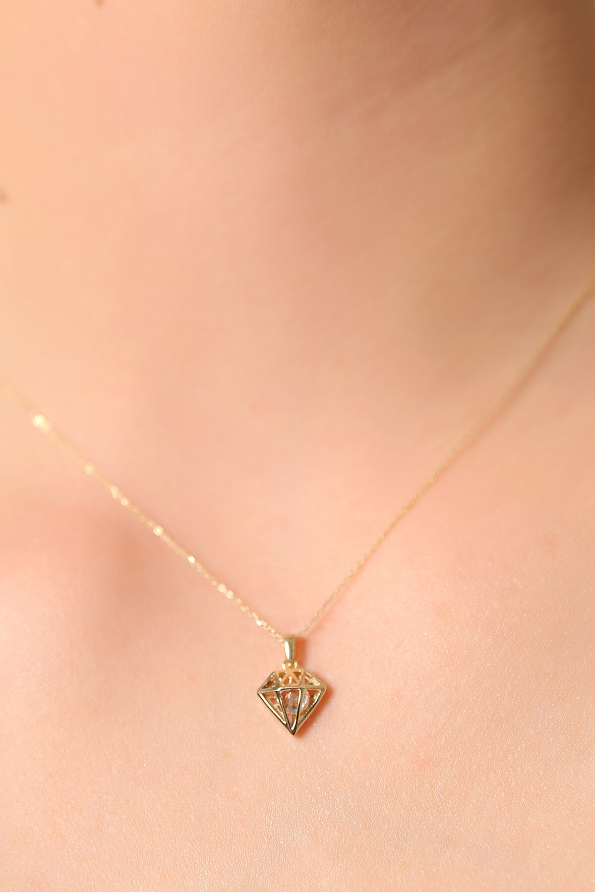 14 Ayar Altın Elmas Model Kolye