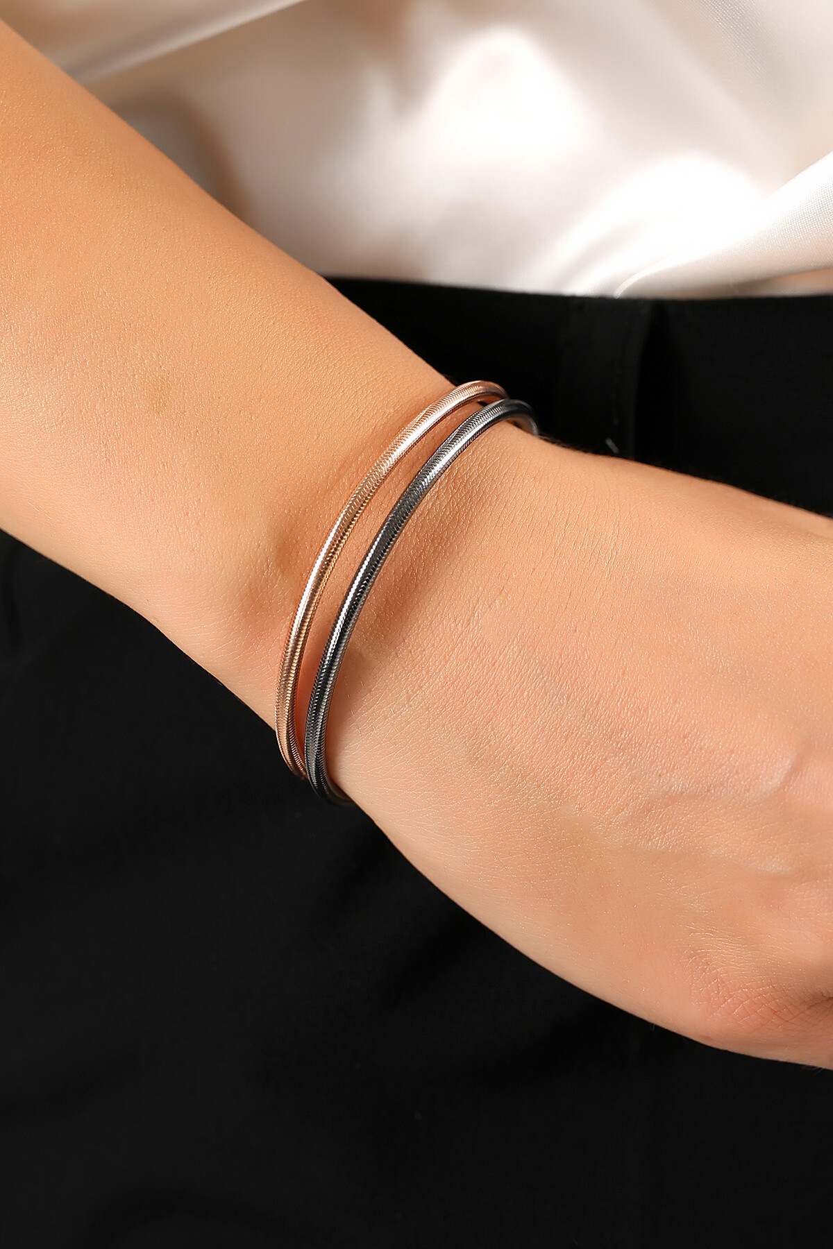 14 Ayar Altın Esnek Siyah Bileklik