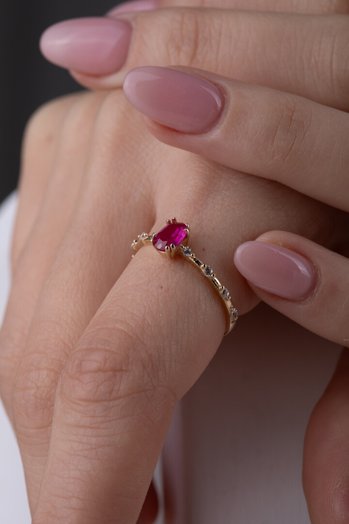 14 Ayar Altın Fuşya Oval Taş Yüzük