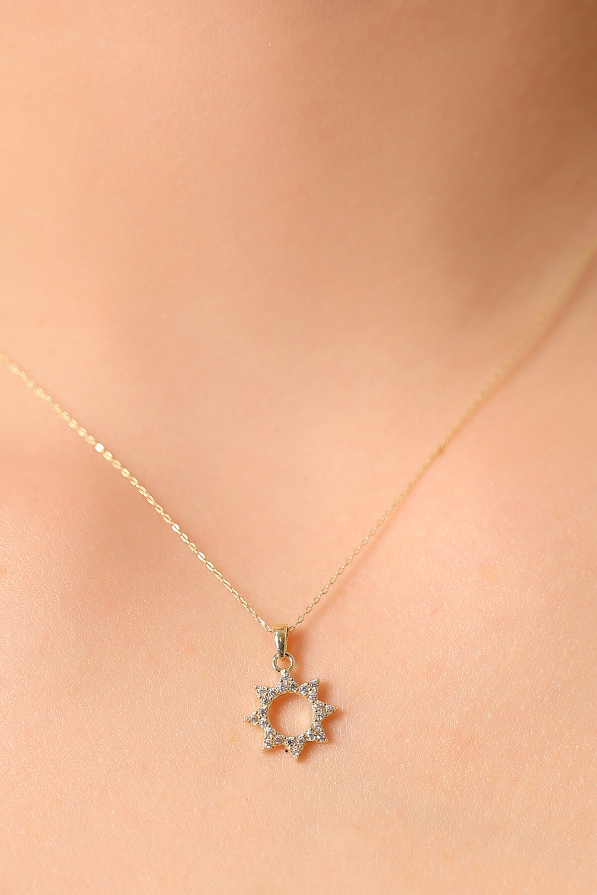 14 Ayar Altın Güneş Kolye