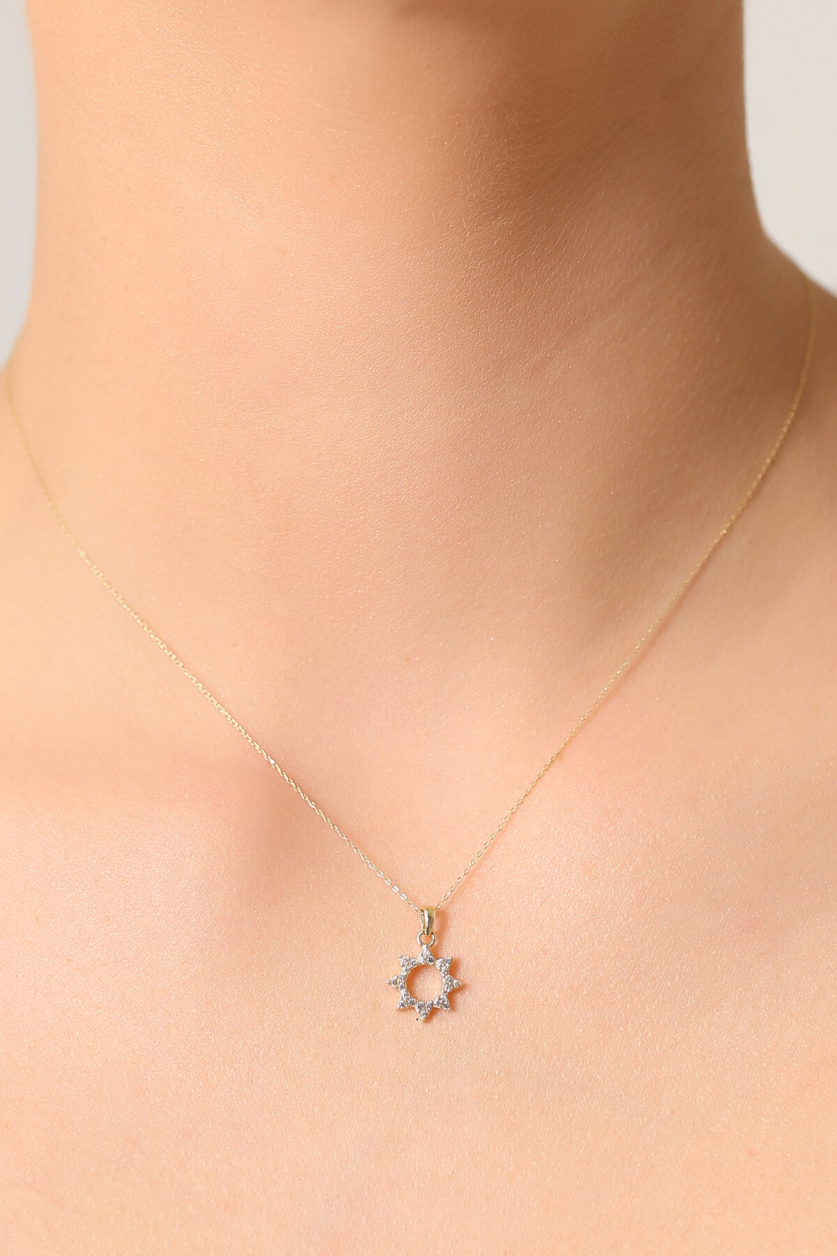 14 Ayar Altın Güneş Kolye