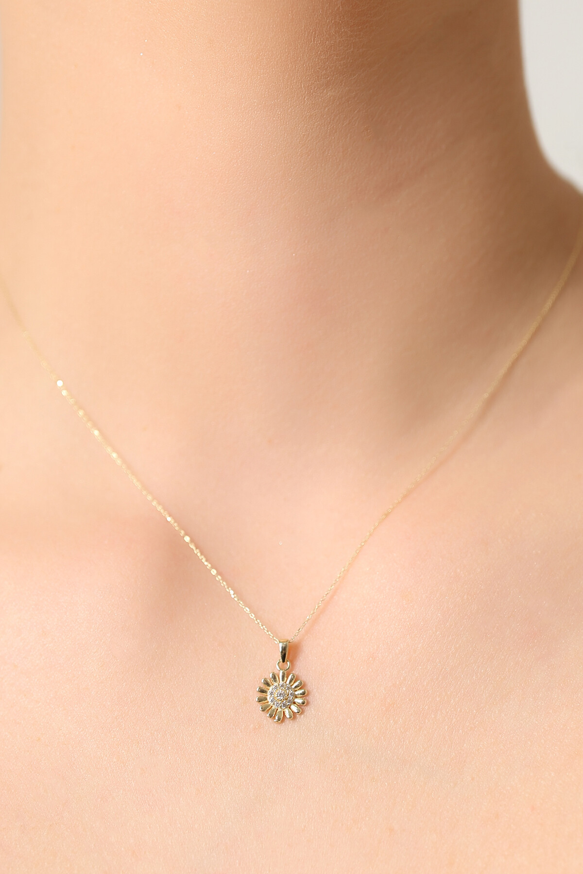 14 Ayar Altın Güneş Kolye